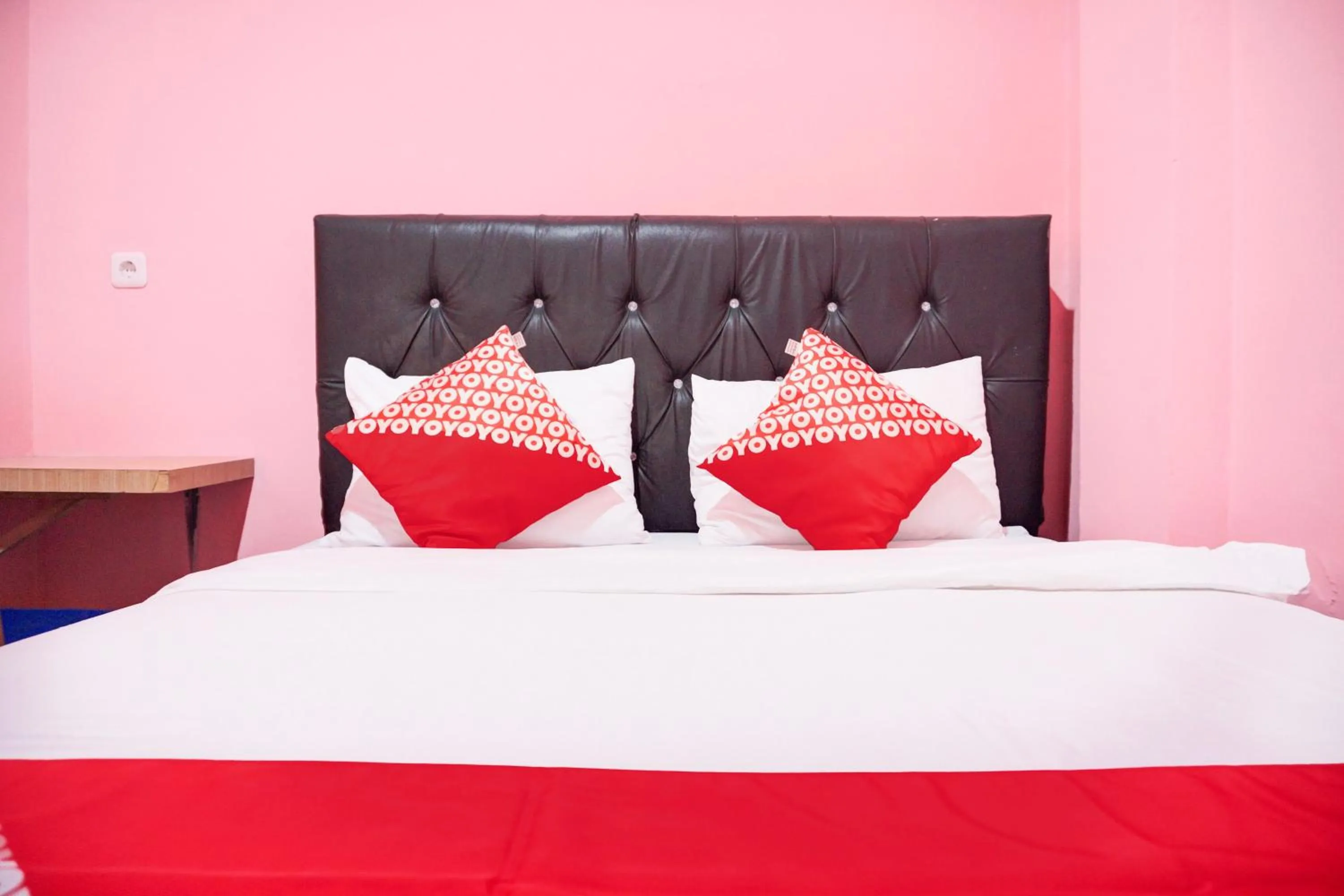 Bedroom, Bed in Hotel O Ilir Timur I Near Rsud Siti Fatimah Az-Zahra Formerly Lumendiva Suite