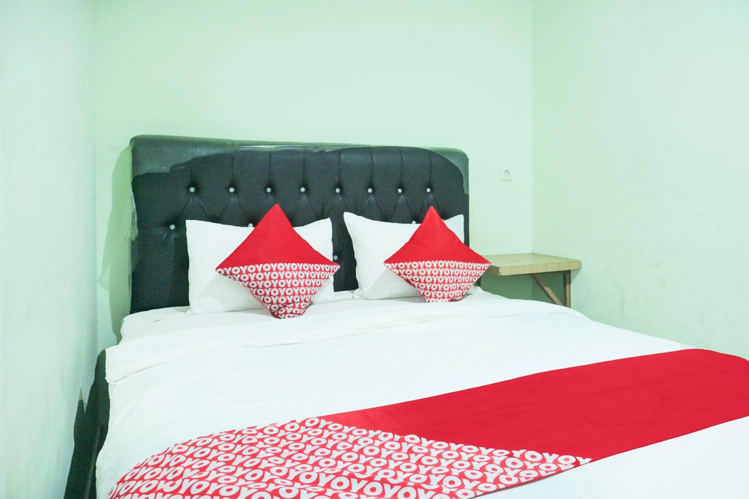 Bedroom, Bed in Hotel O Ilir Timur I Near Rsud Siti Fatimah Az-Zahra Formerly Lumendiva Suite