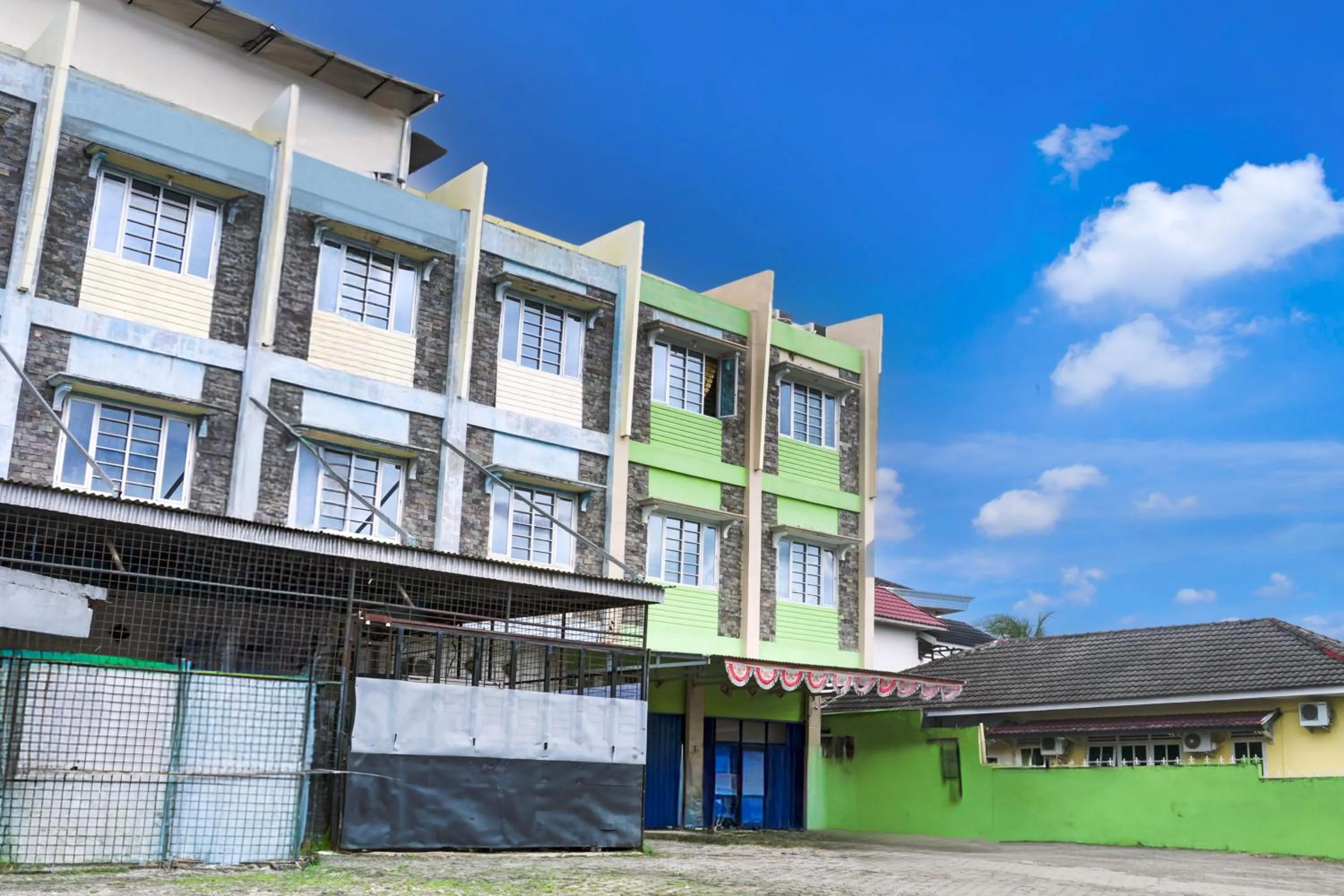 Facade/entrance in Hotel O Ilir Timur I Near Rsud Siti Fatimah Az-Zahra Formerly Lumendiva Suite