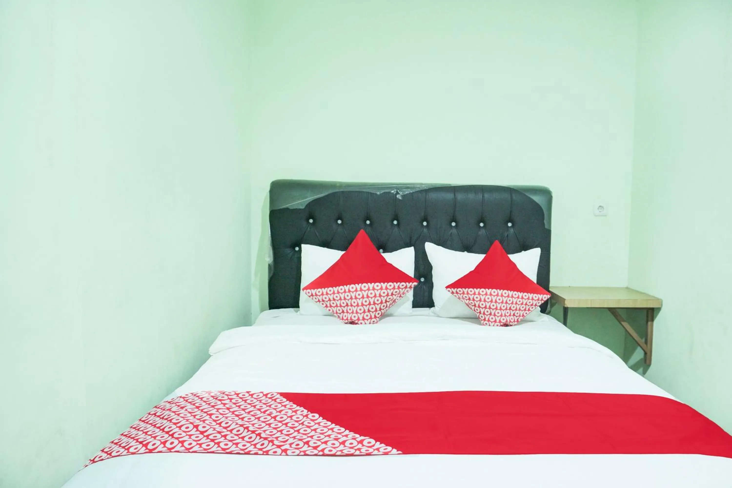 Bedroom, Bed in Hotel O Ilir Timur I Near Rsud Siti Fatimah Az-Zahra Formerly Lumendiva Suite