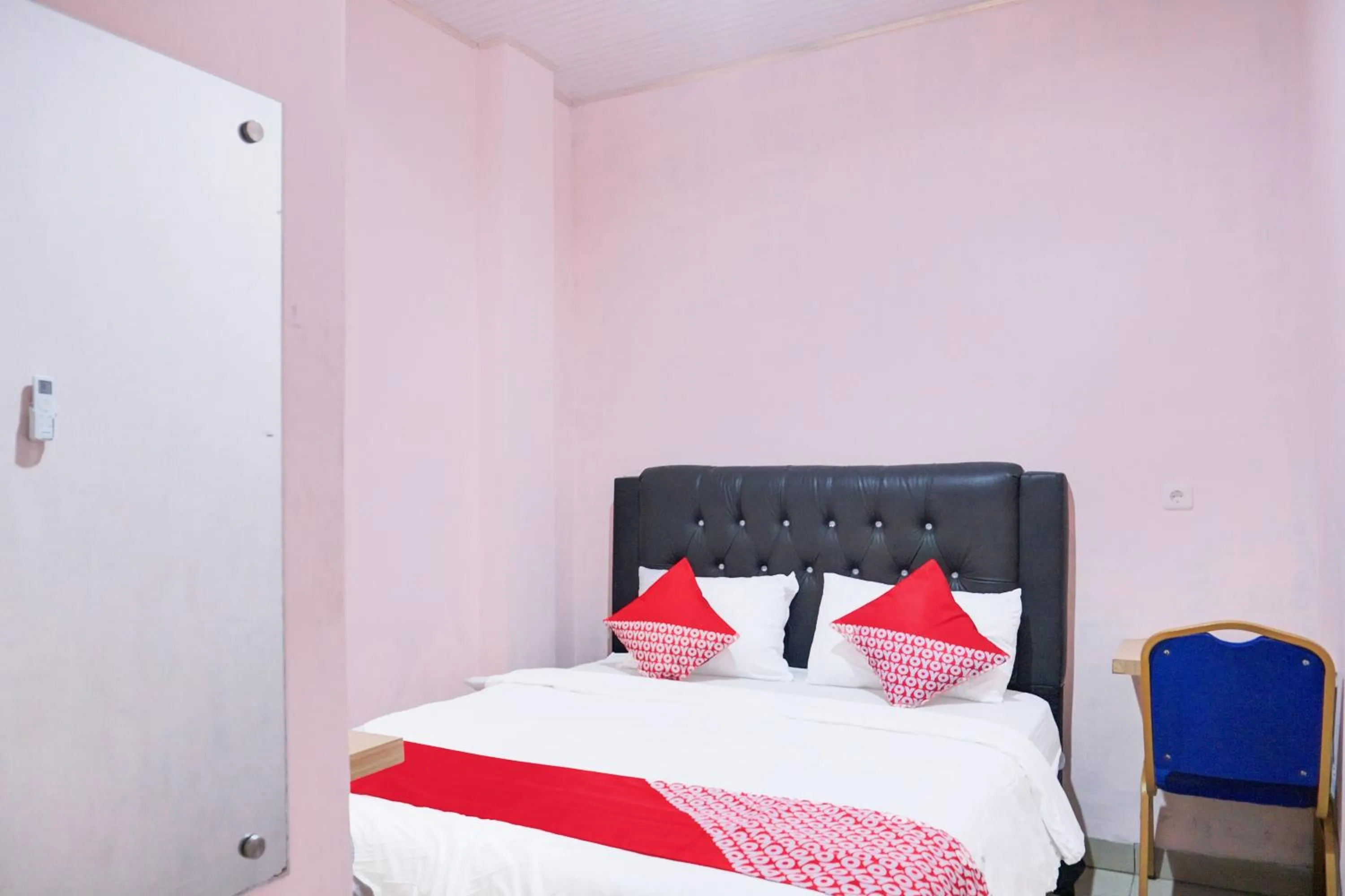 Bedroom, Bed in Hotel O Ilir Timur I Near Rsud Siti Fatimah Az-Zahra Formerly Lumendiva Suite