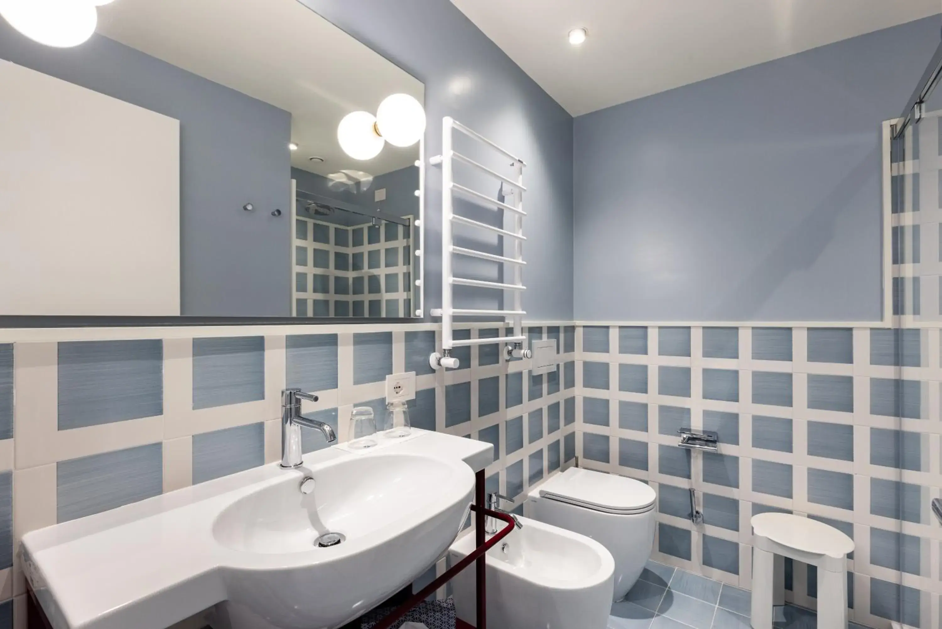 Bathroom in Hotel Plaza Bathroom in Hotel Plaza