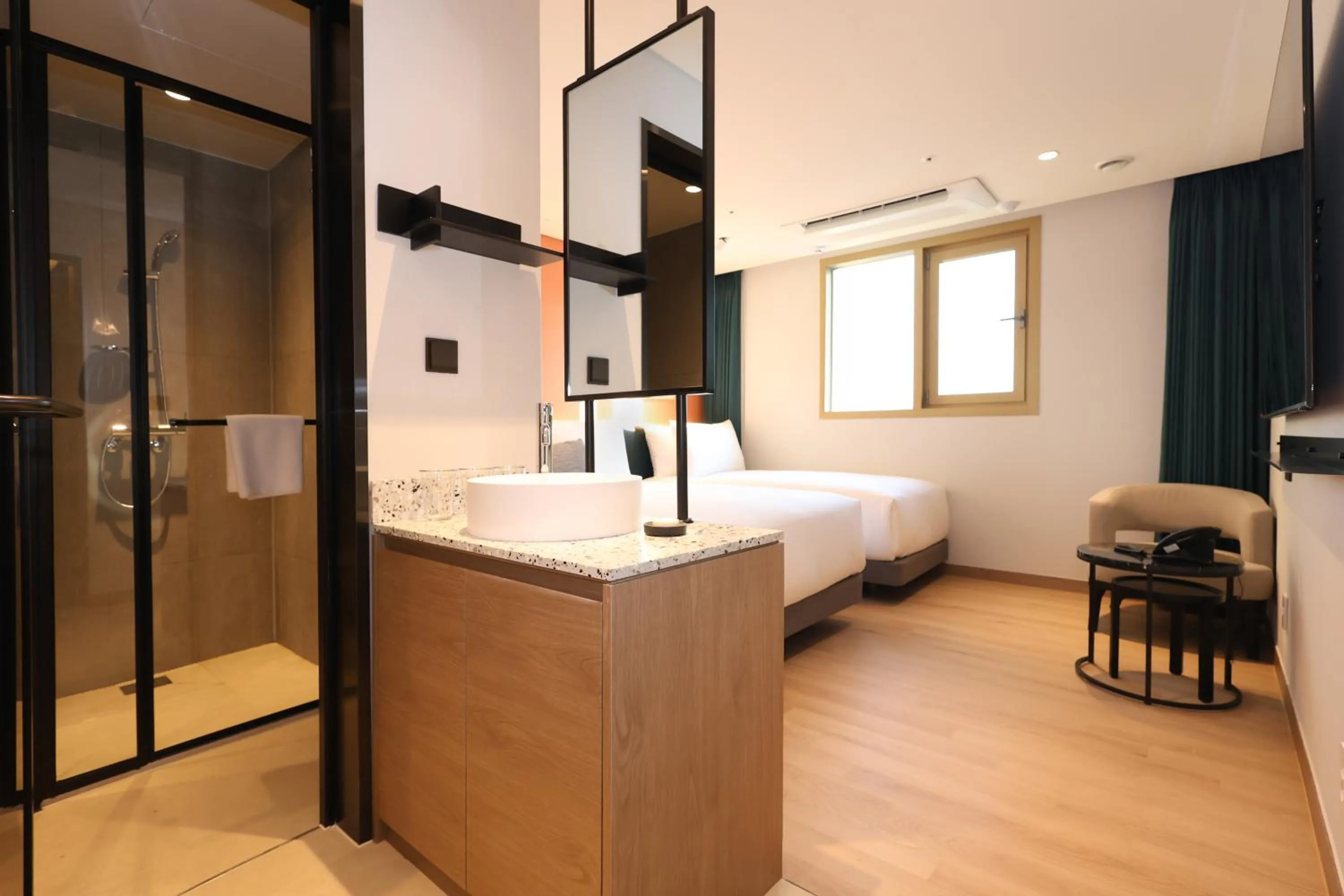 Shower, Bed in New Blanc Central Myeongdong
