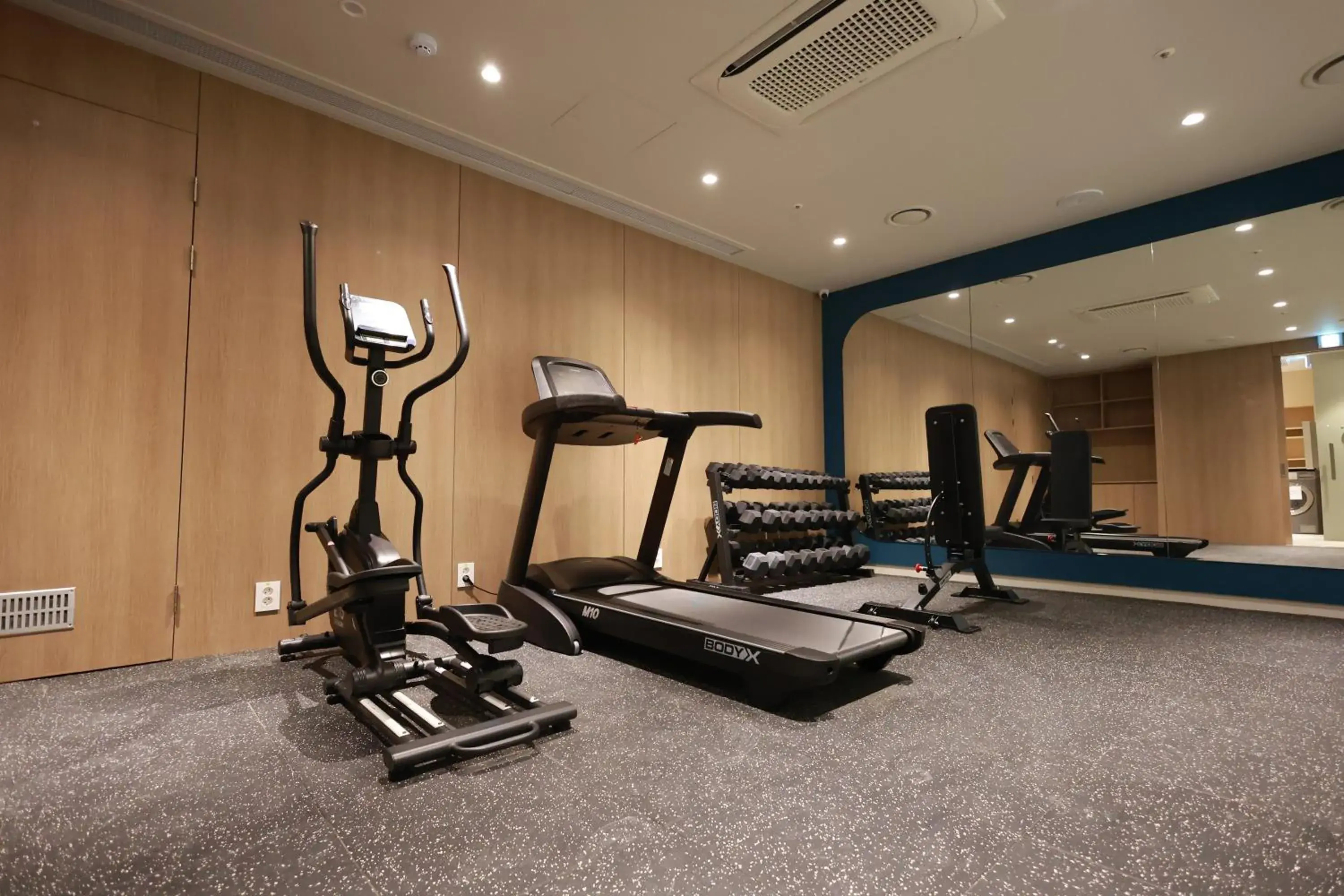 Fitness centre/facilities in New Blanc Central Myeongdong Fitness centre/facilities in New Blanc Central Myeongdong