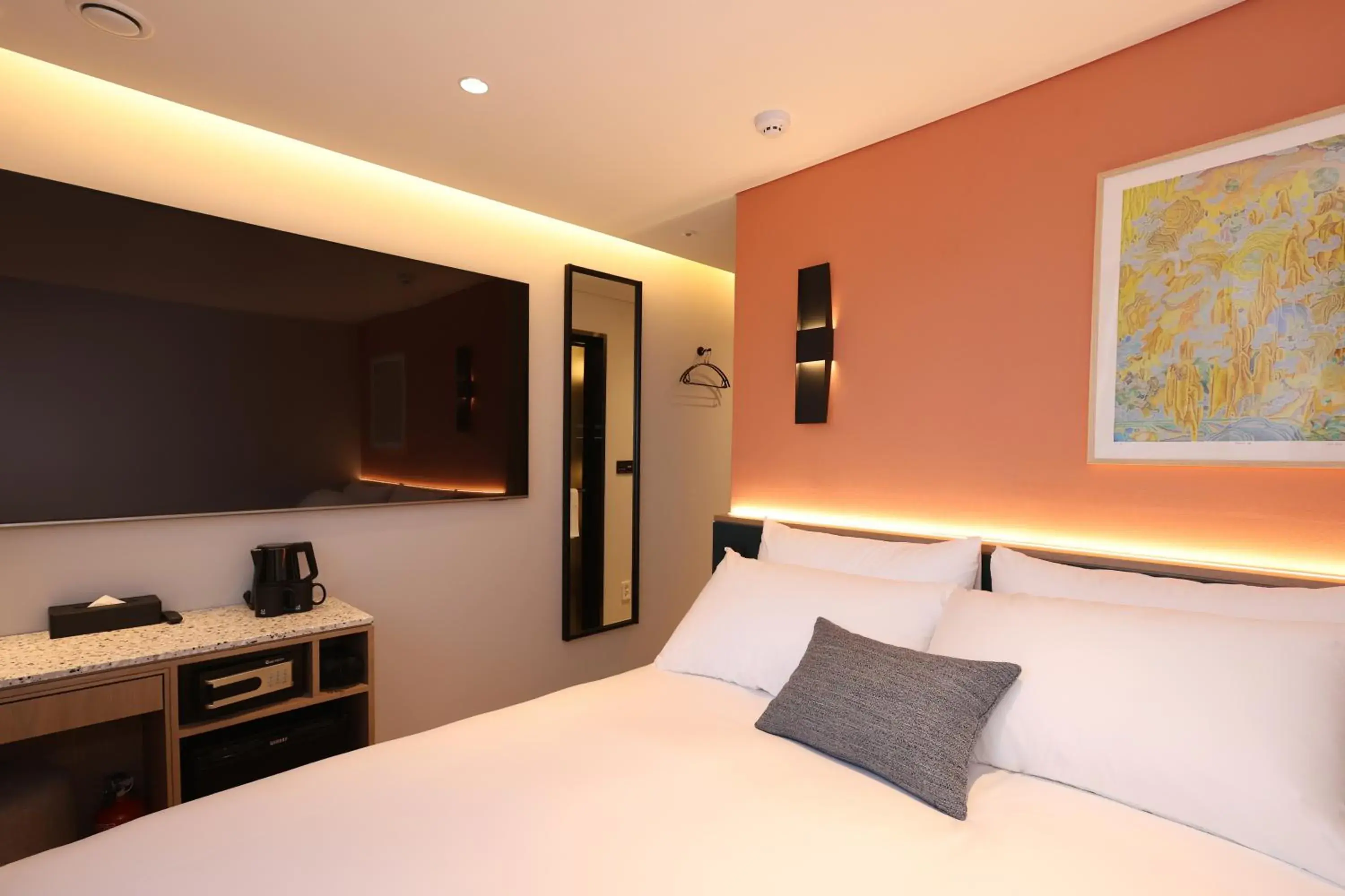 Standard King Room in New Blanc Central Myeongdong Standard King Room in New Blanc Central Myeongdong