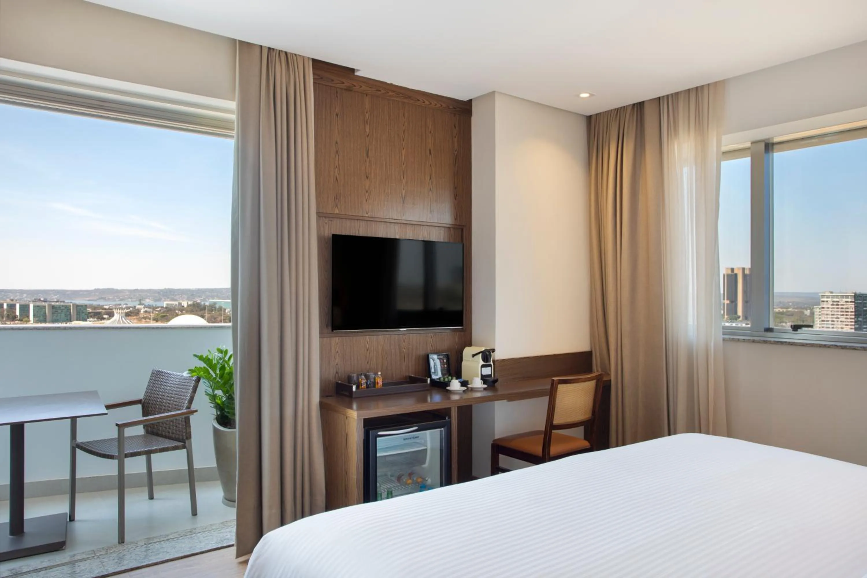 Balcony/Terrace, Bed in Windsor Brasilia Hotel