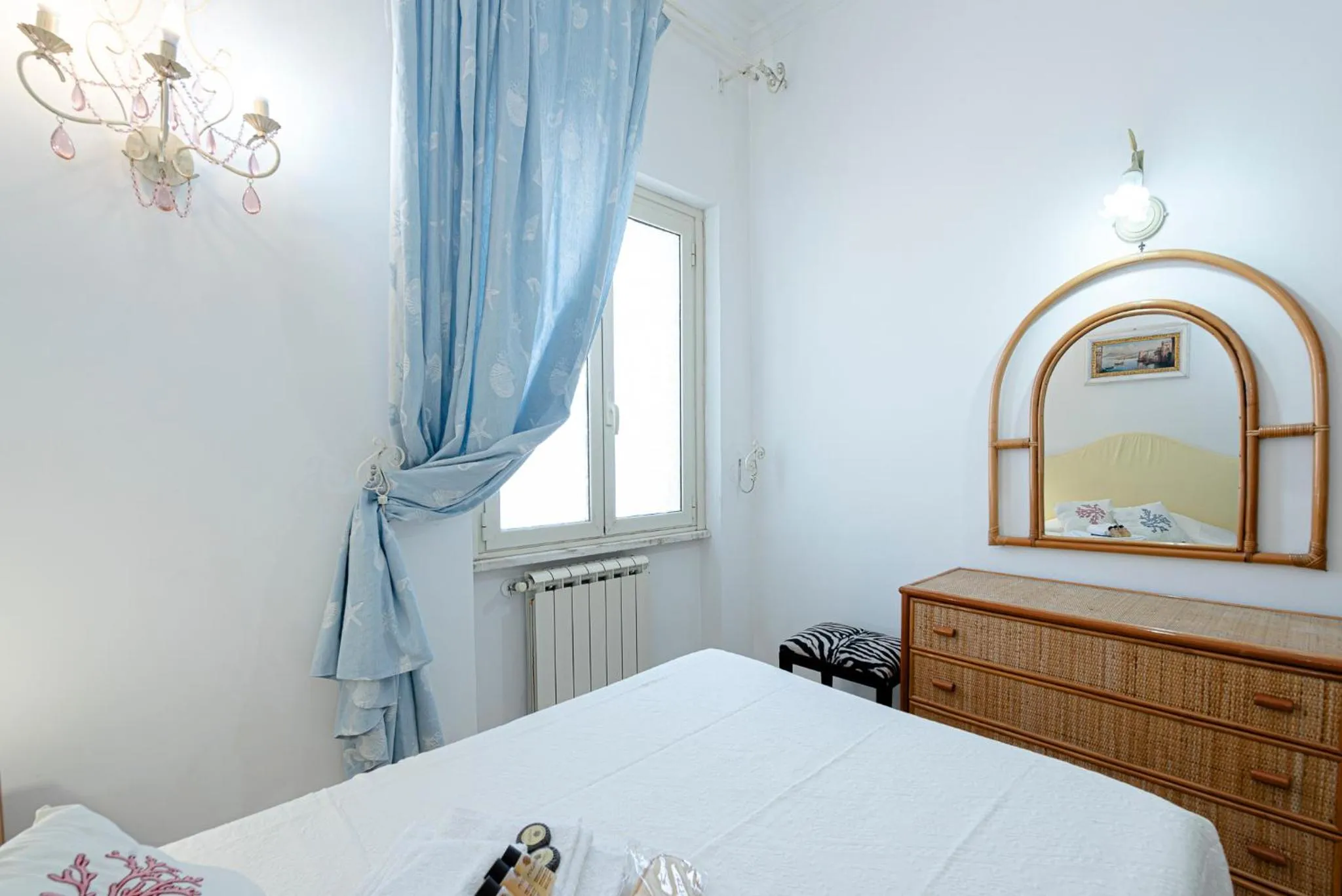 Photo of the whole room, Bed in Villino dei Coralli