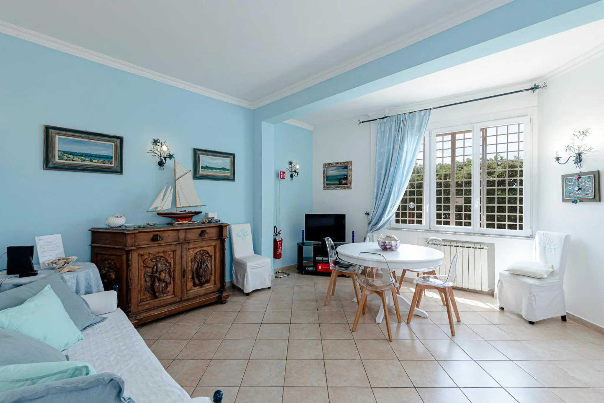 Communal lounge/ TV room in Villino dei Coralli