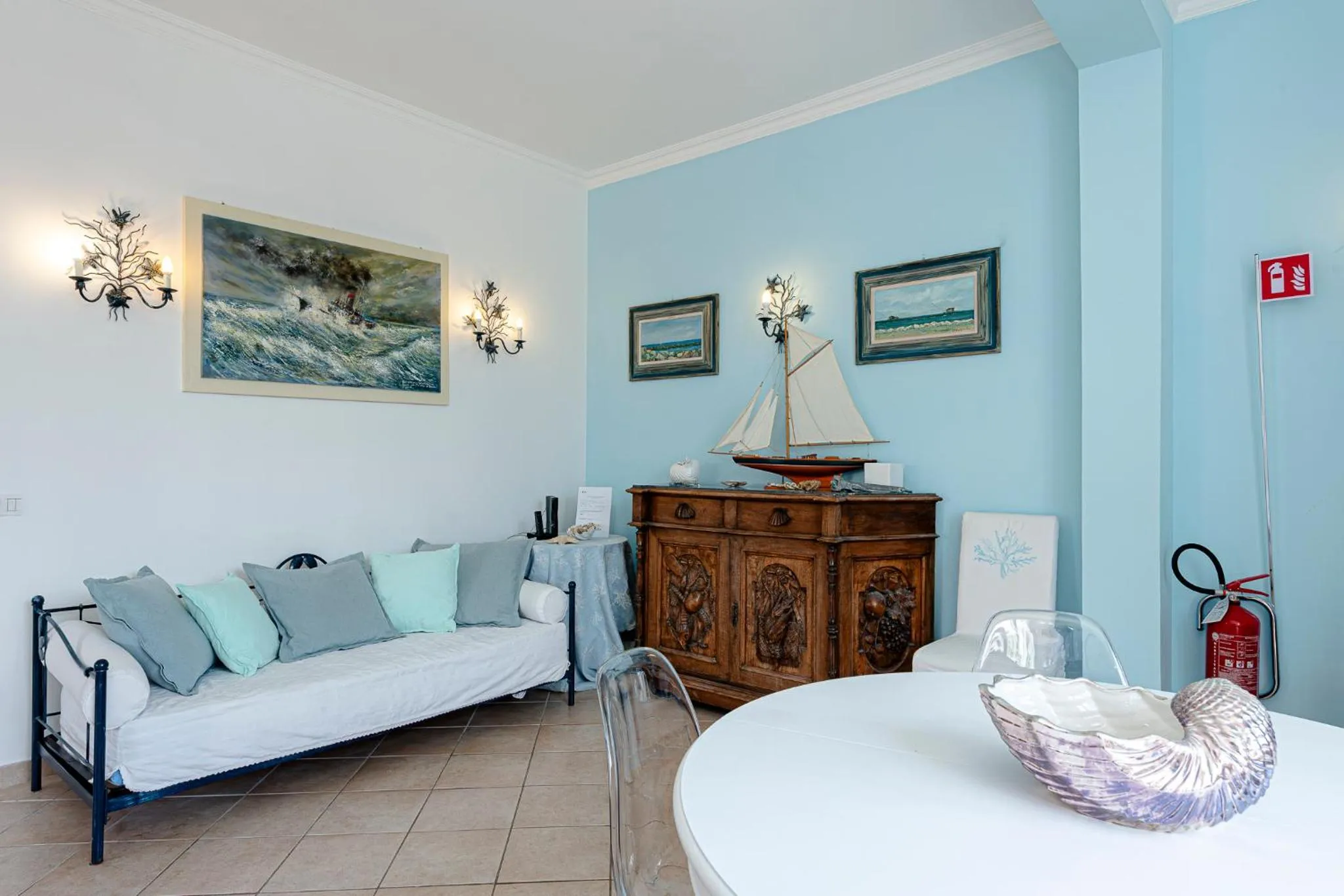Communal lounge/ TV room in Villino dei Coralli