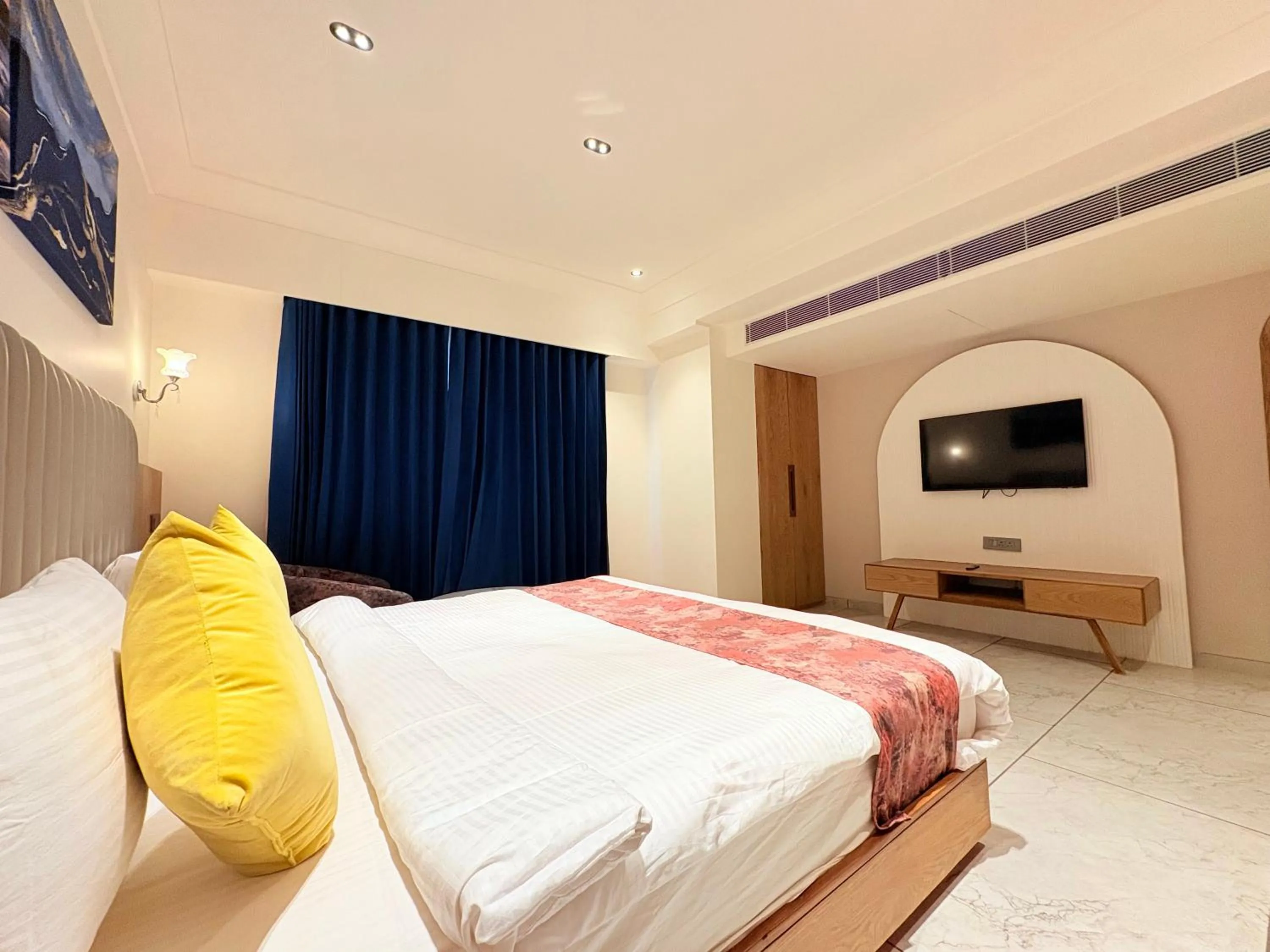 Bed in The Parterre - SG Highway Ahmedabad