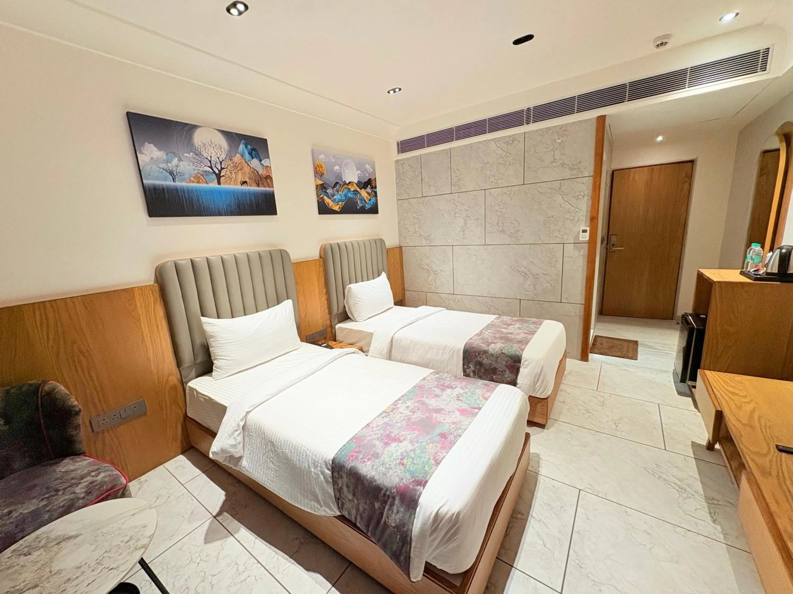 Bed in The Parterre - SG Highway Ahmedabad