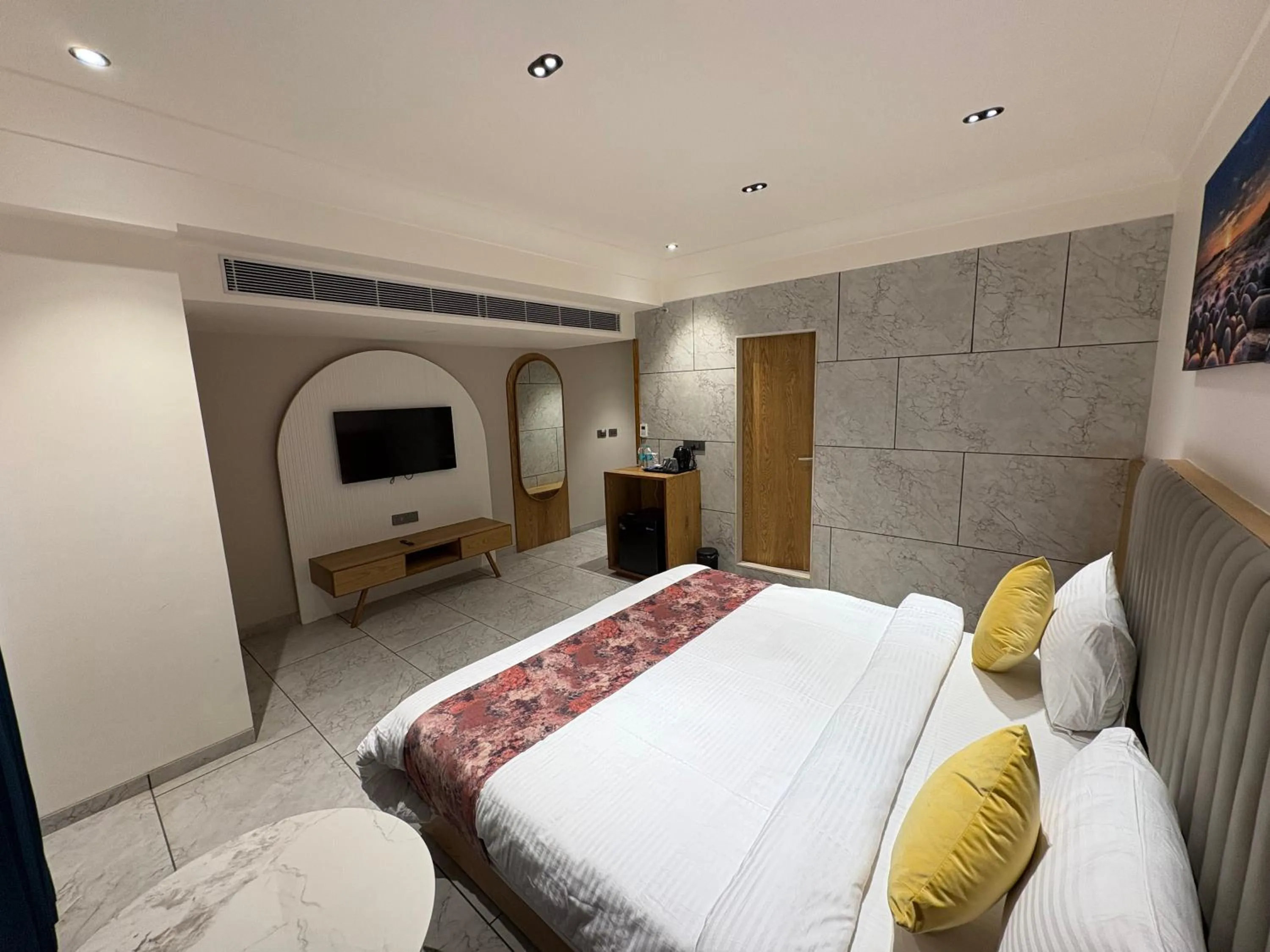 Bed in The Parterre - SG Highway Ahmedabad