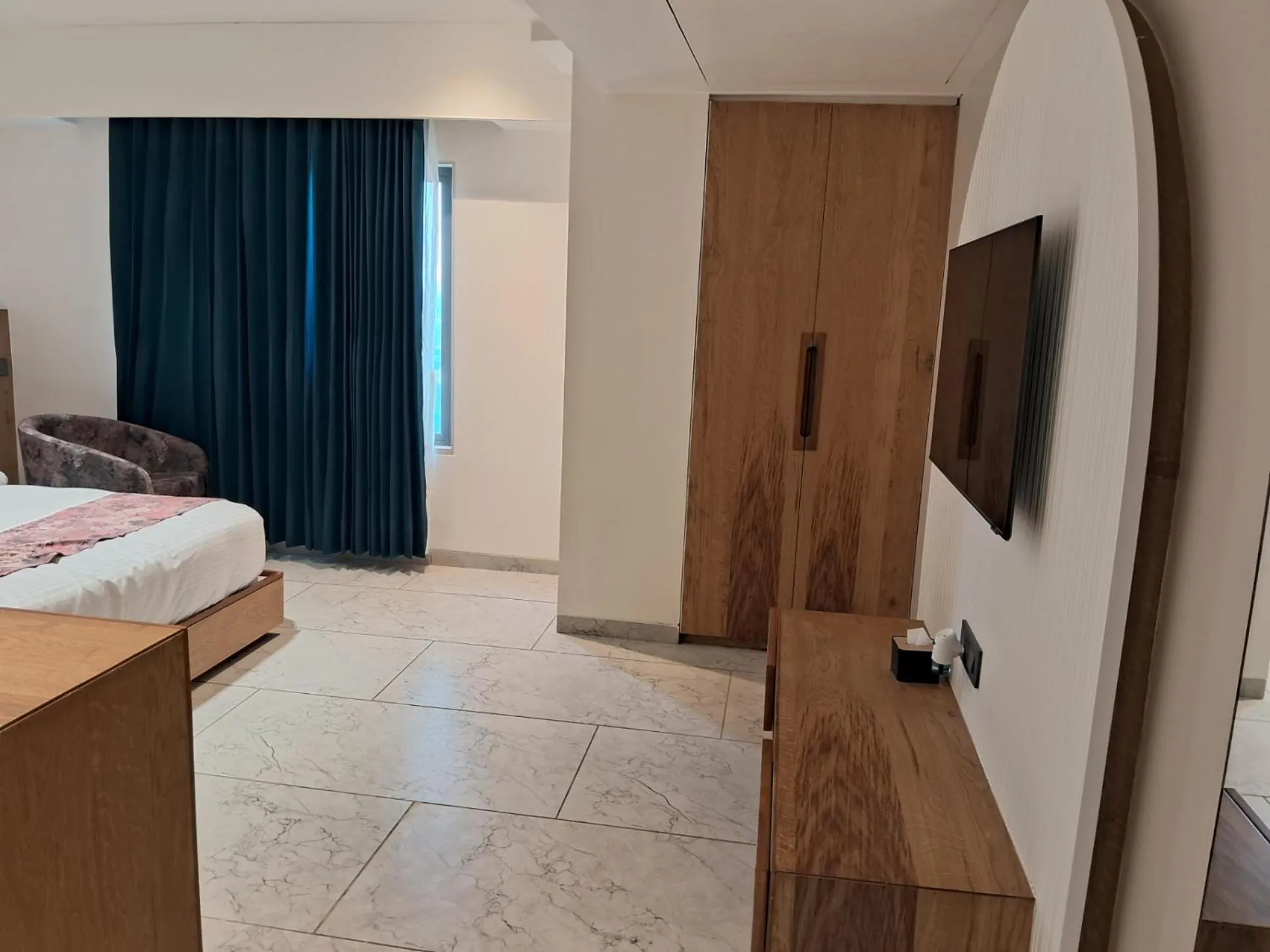 Bed in The Parterre - SG Highway Ahmedabad