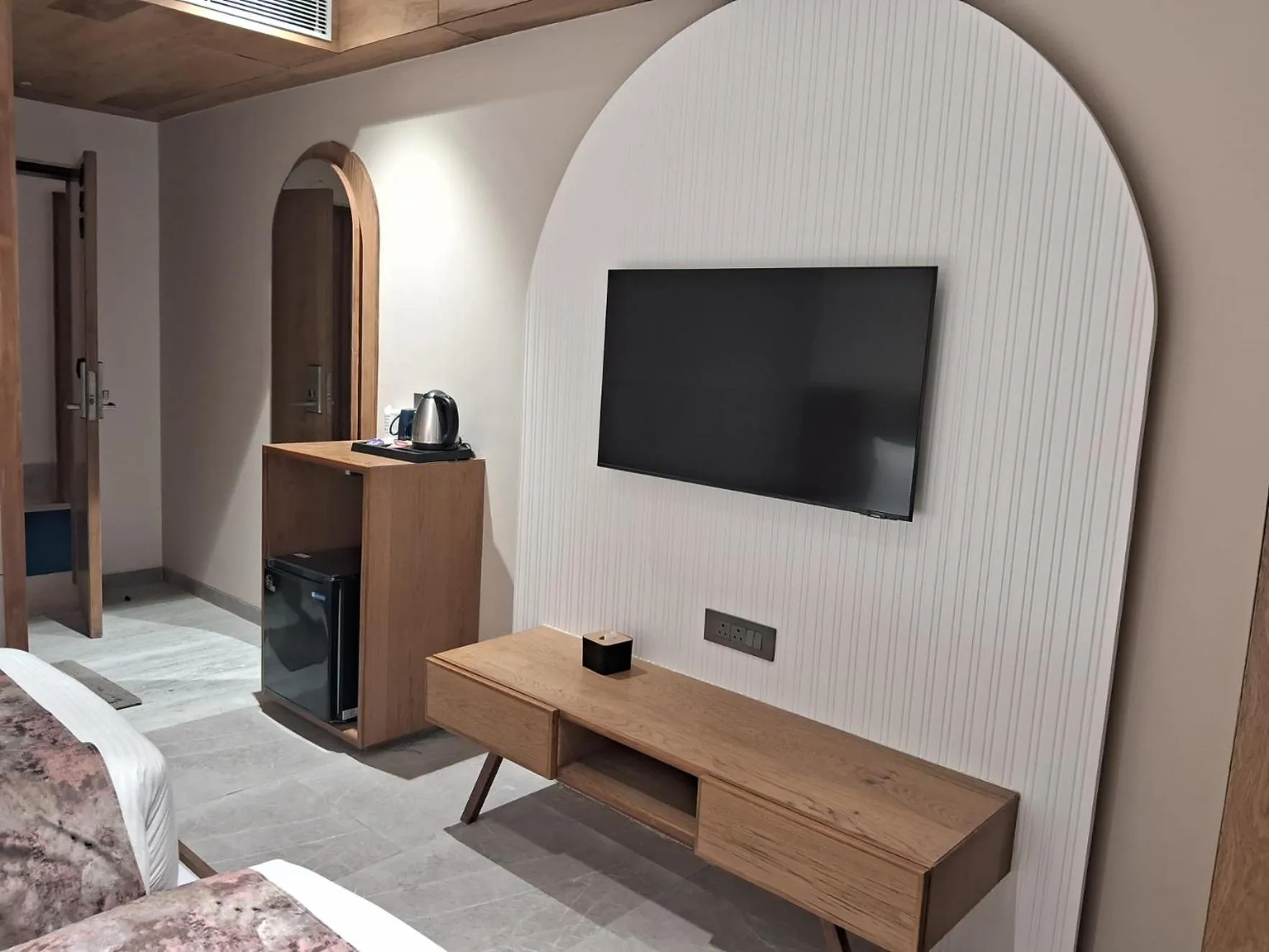 Communal lounge/ TV room in The Parterre - SG Highway Ahmedabad