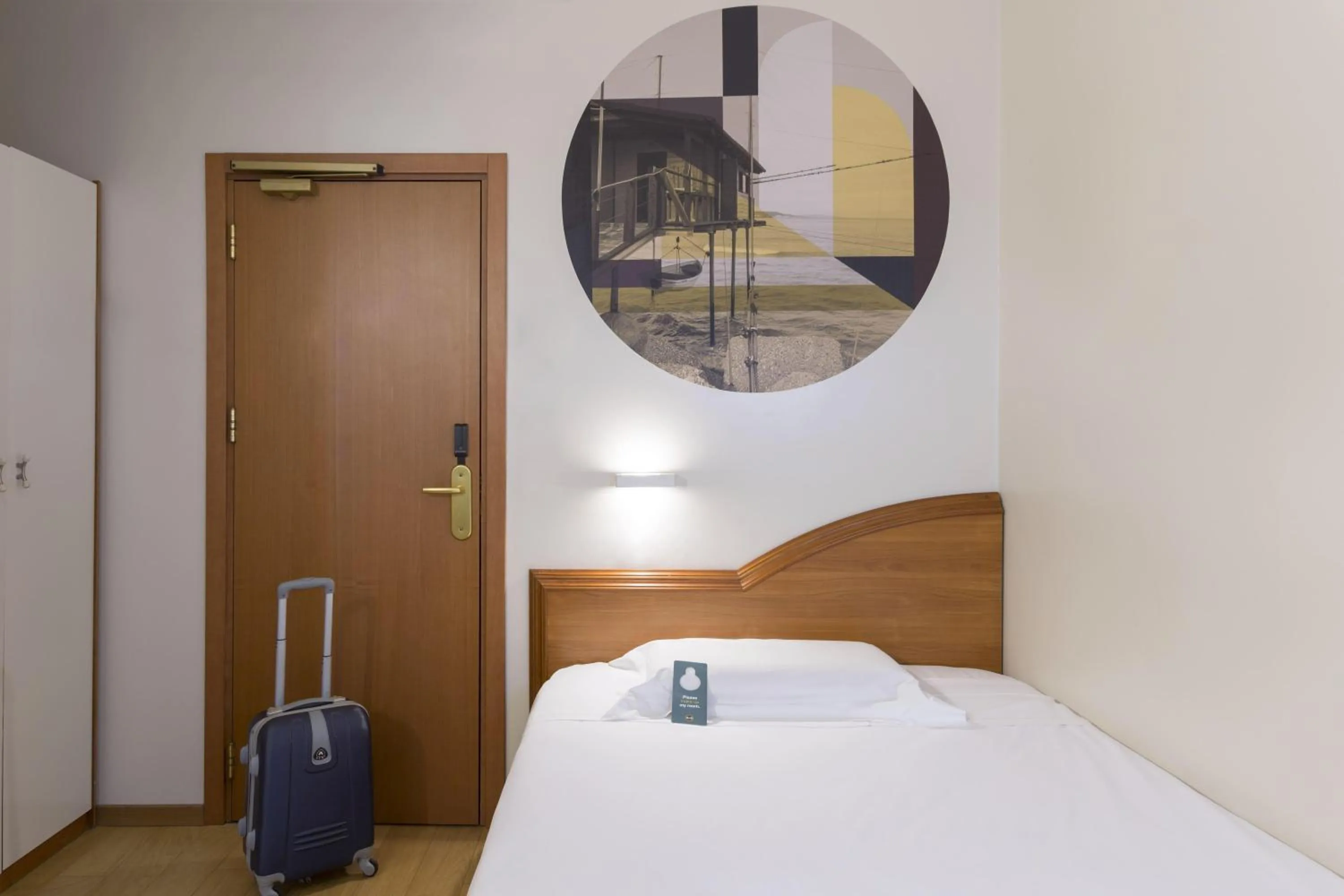 Photo of the whole room, Bed in B&B Hotel Pescara