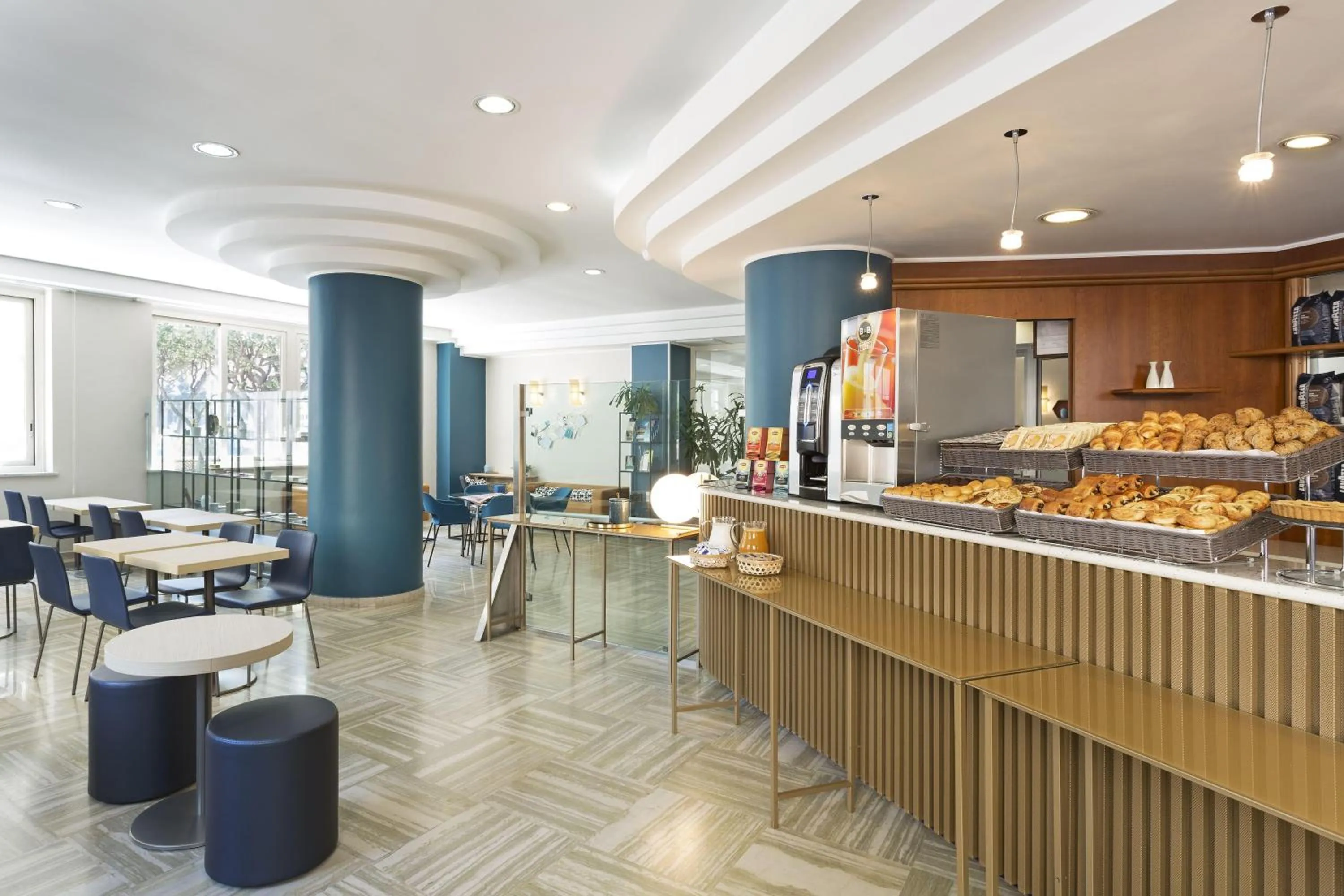 Lounge or bar in B&B Hotel Pescara