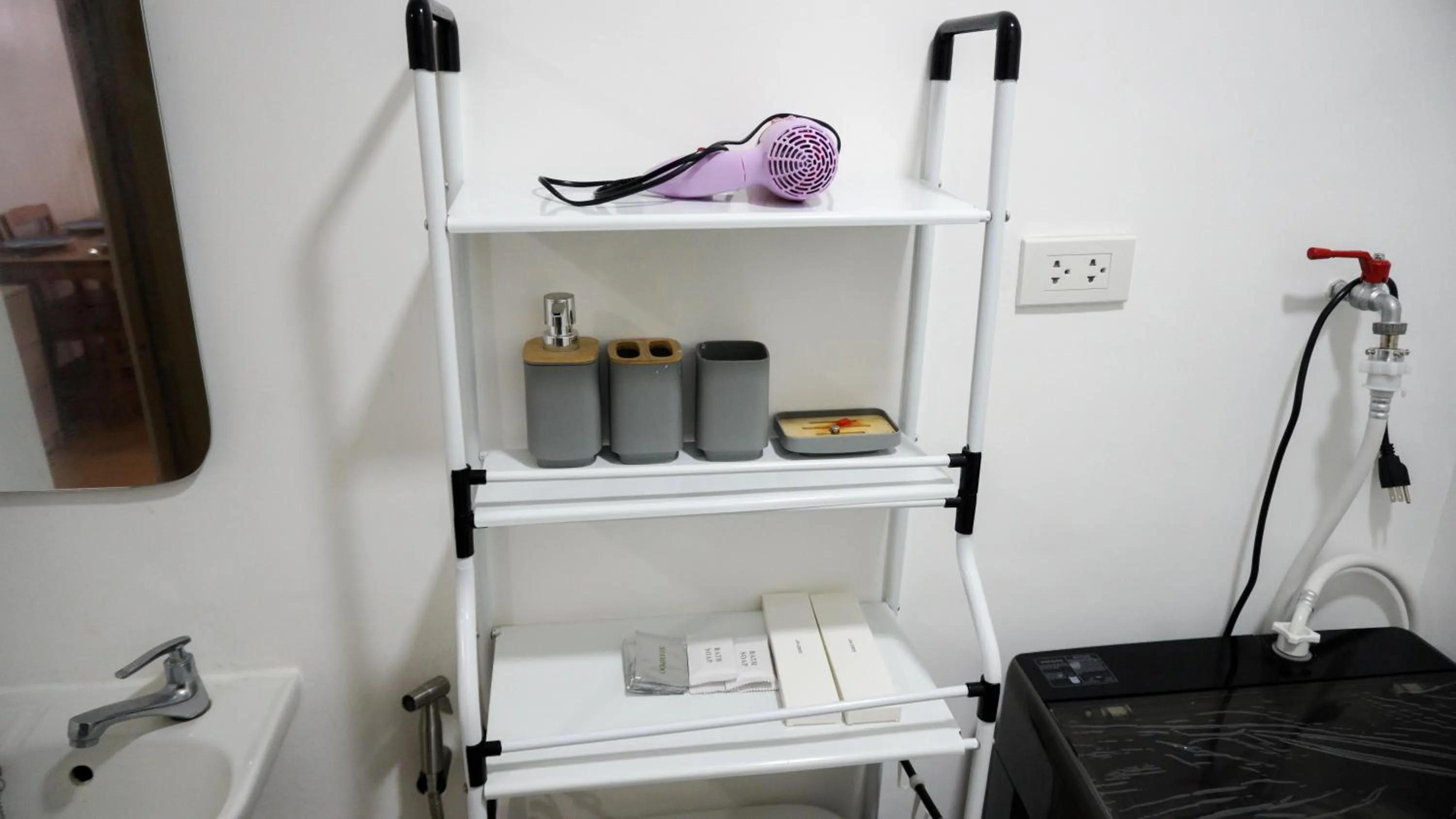 Warm & Cozy Retreat near SM City Trece Martires