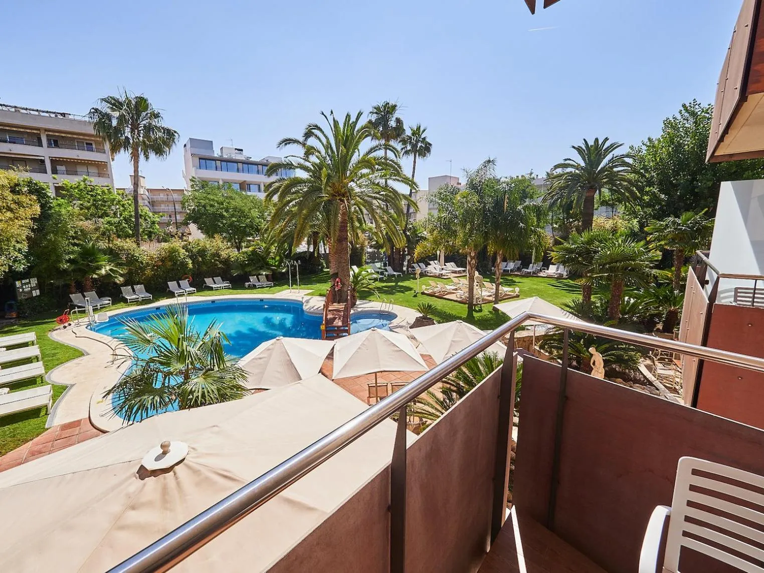 Garden view in Mònica Hotel