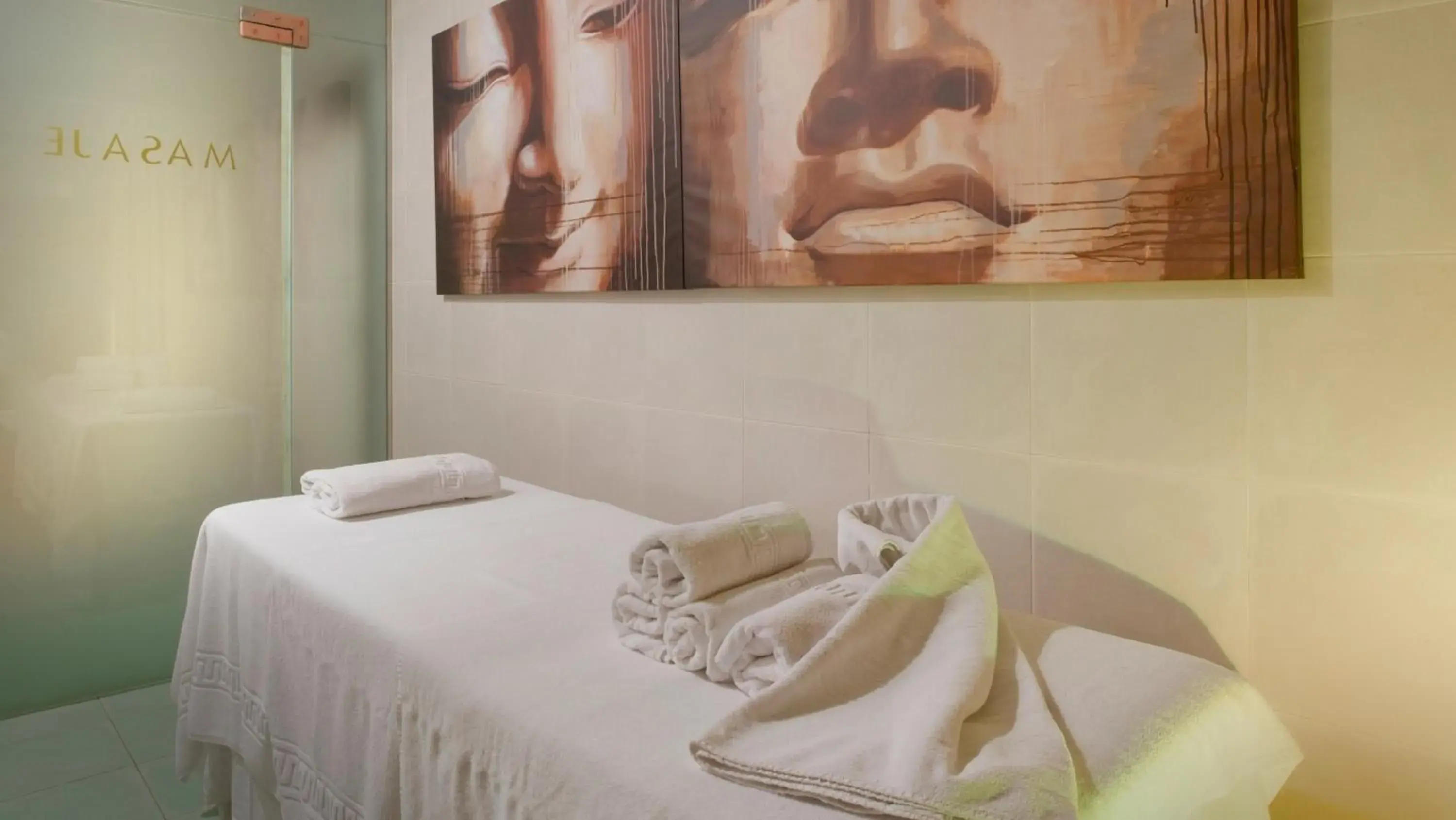 Massage, Bed in Mònica Hotel Massage, Bed in Mònica Hotel