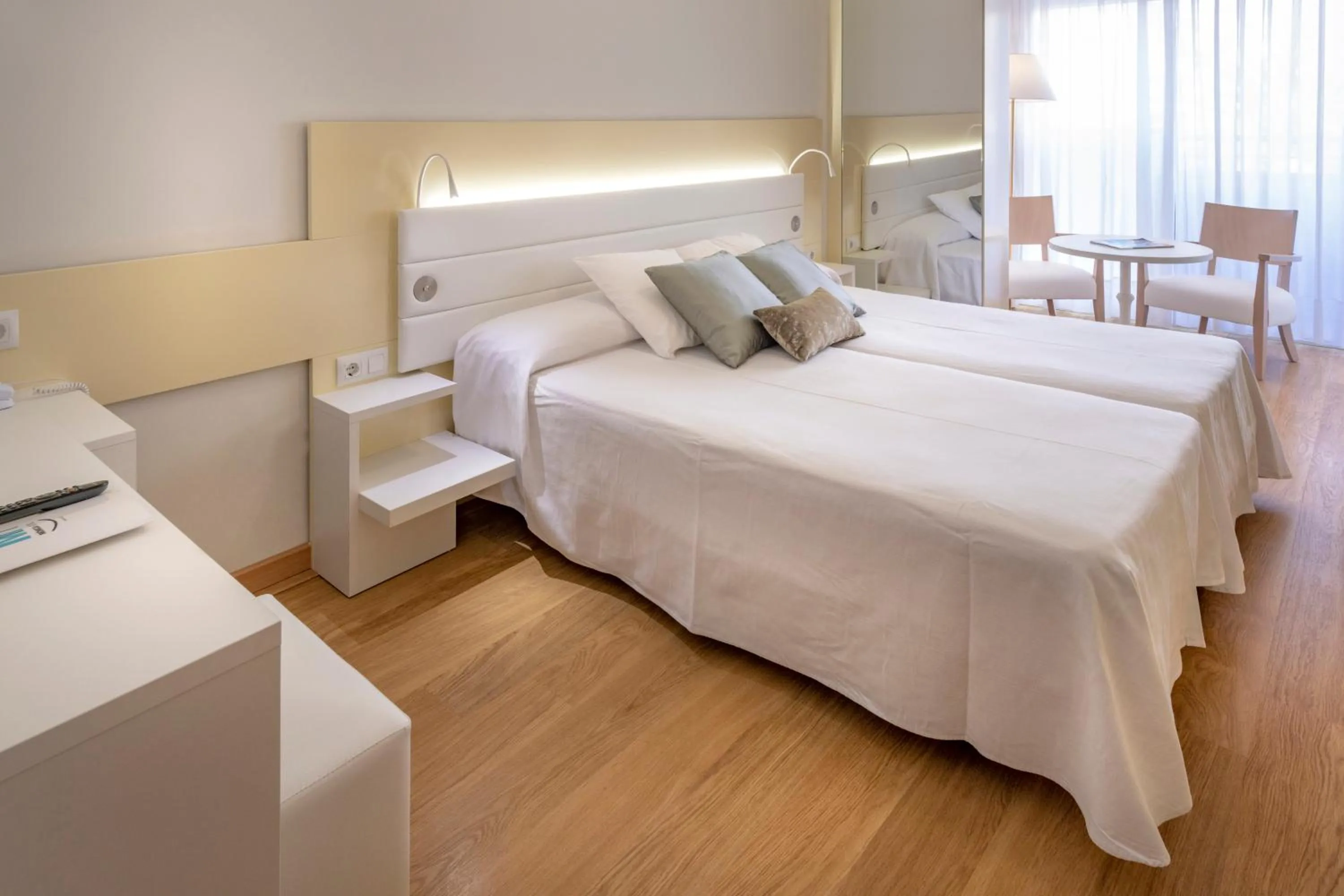 Photo of the whole room, Bed in Mònica Hotel