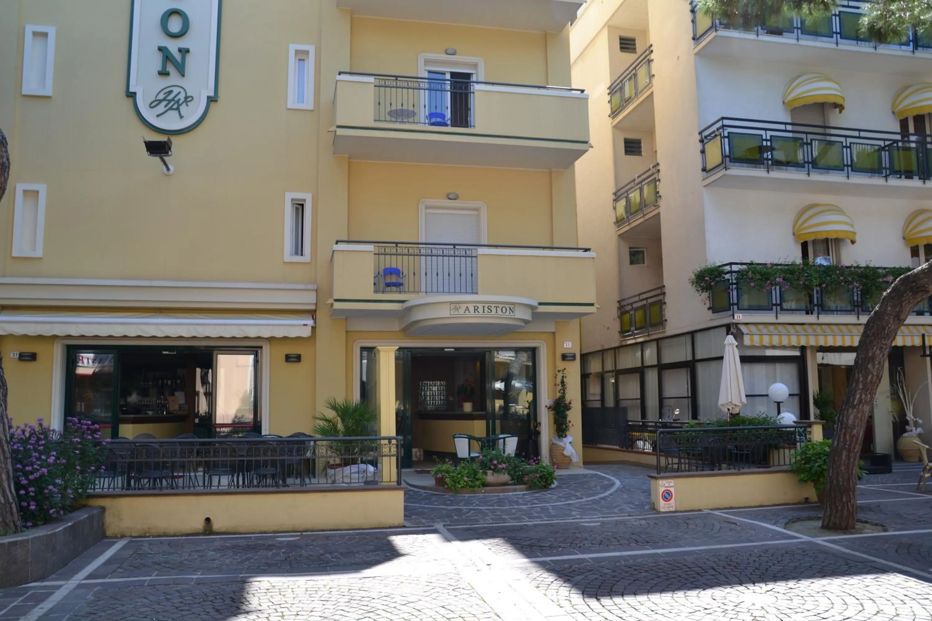 Facade/entrance in Hotel Ariston