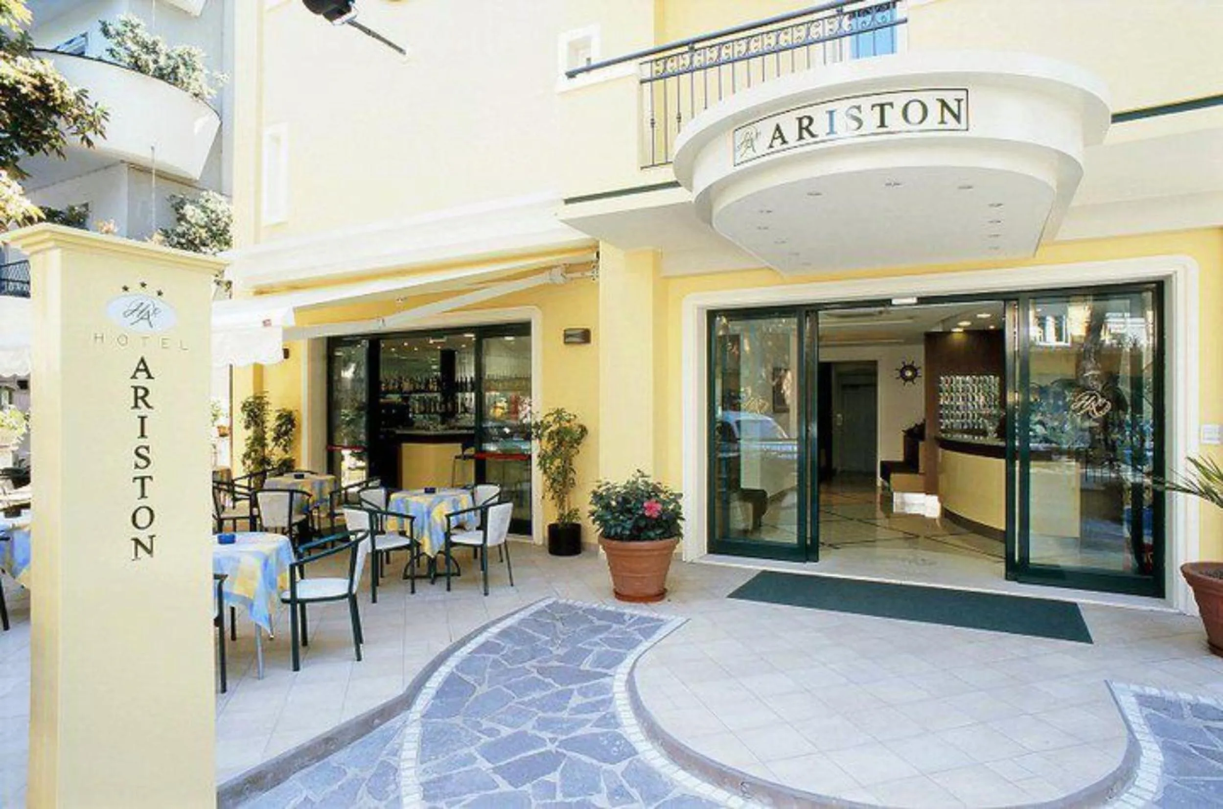 Facade/entrance in Hotel Ariston
