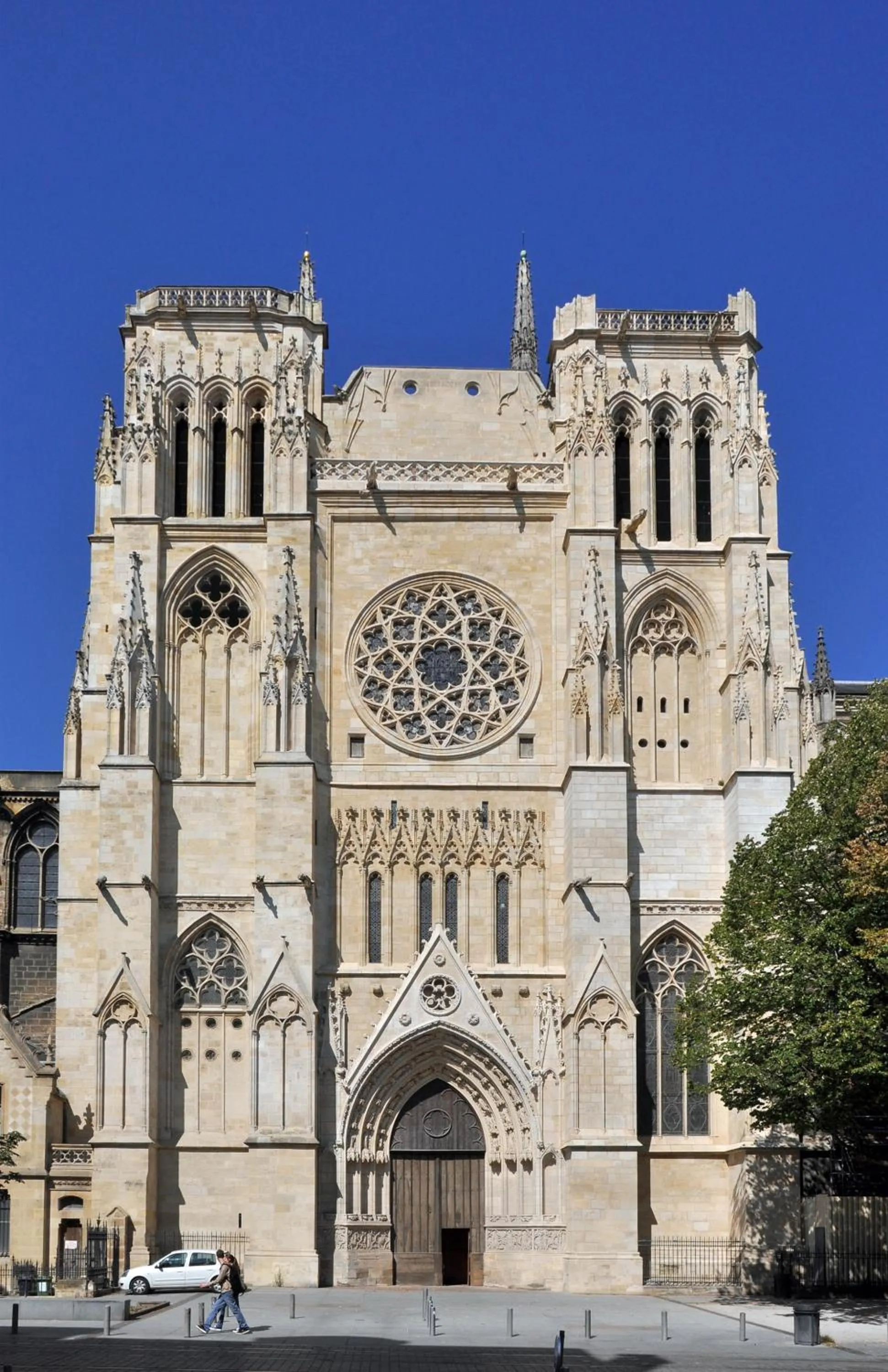 Nearby landmark in La Suite aquitaine