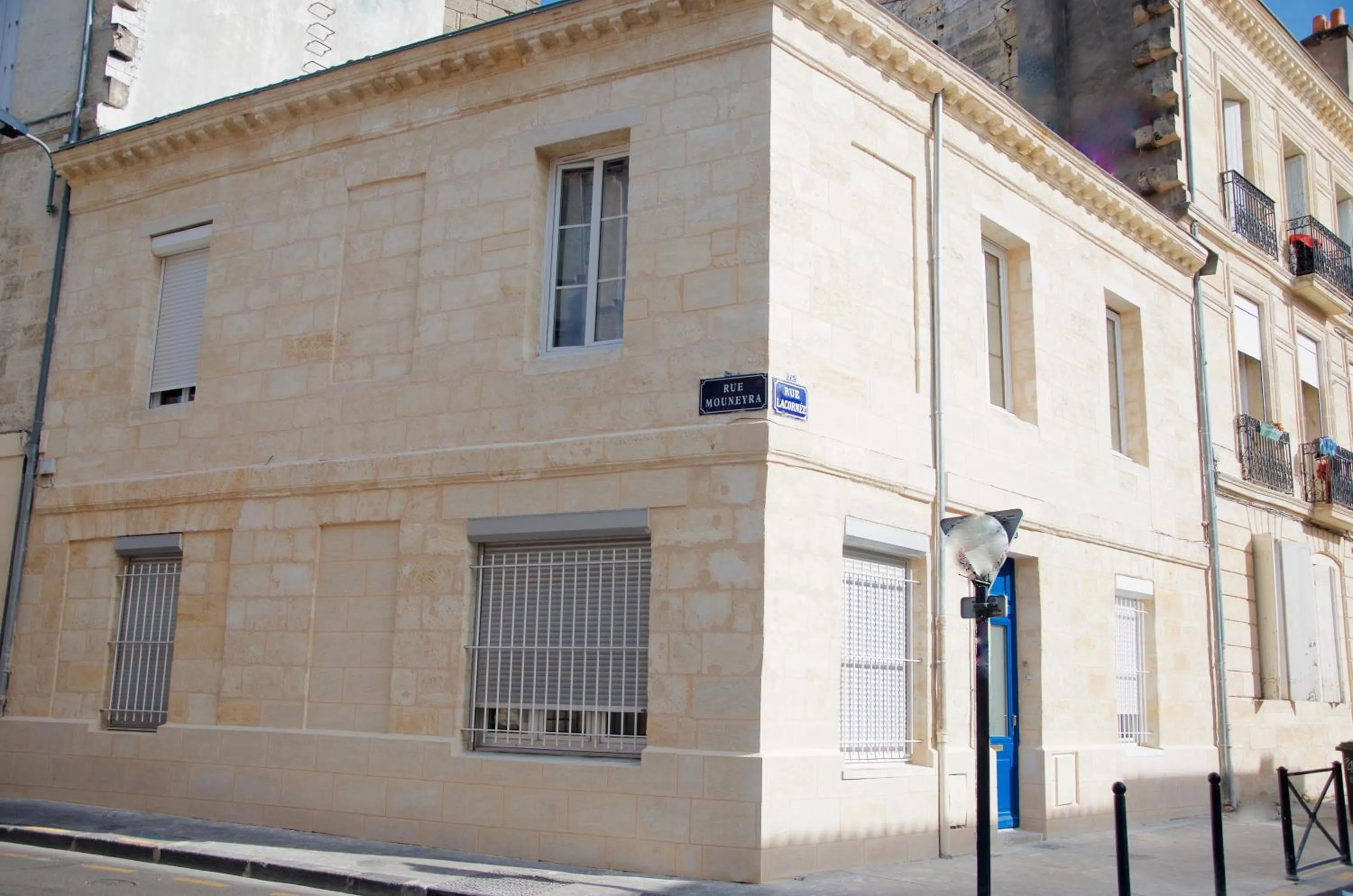 Facade/entrance in La Suite aquitaine