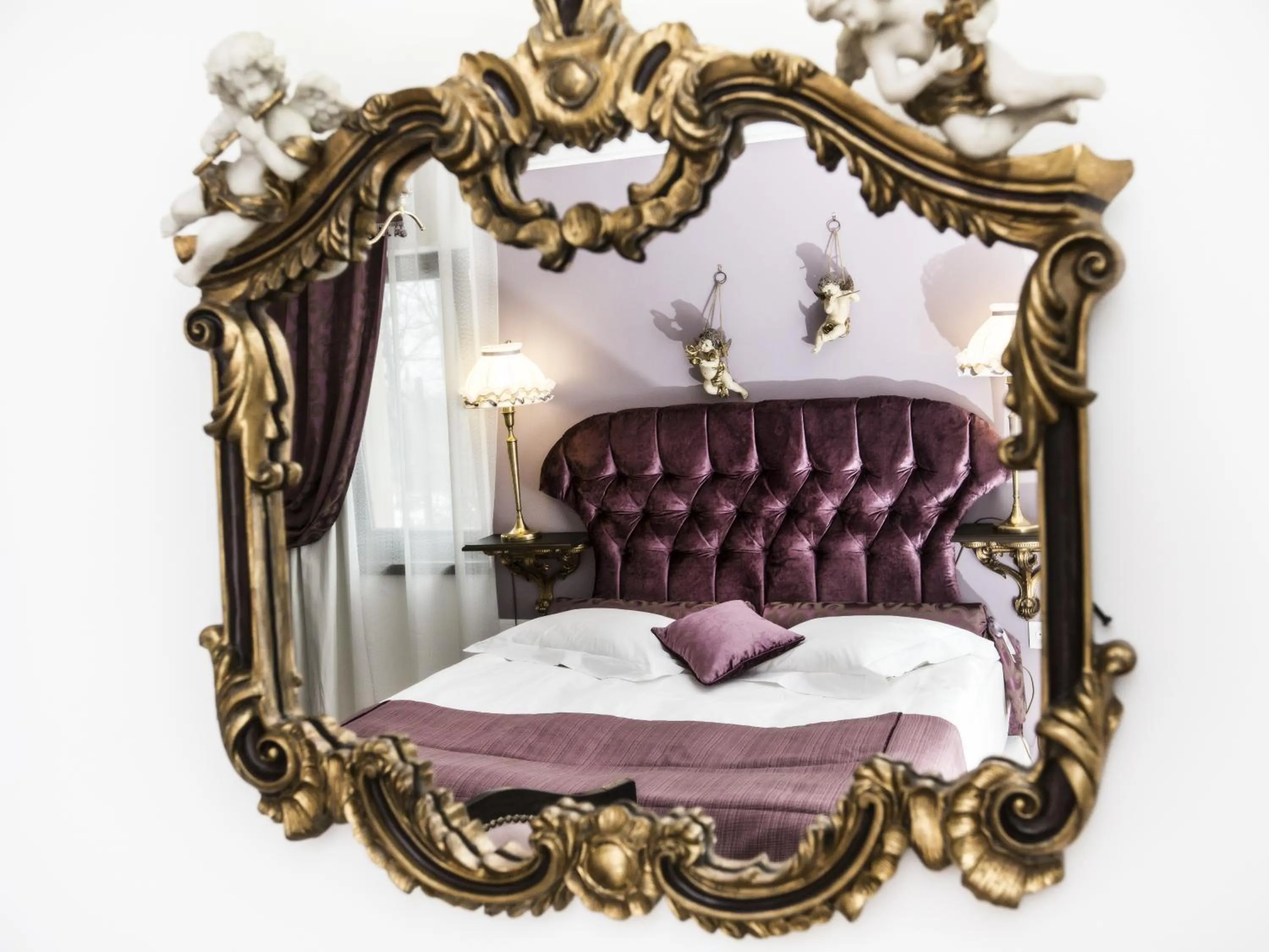 Decorative detail, Bed in Casa Din Bran - Inn Center