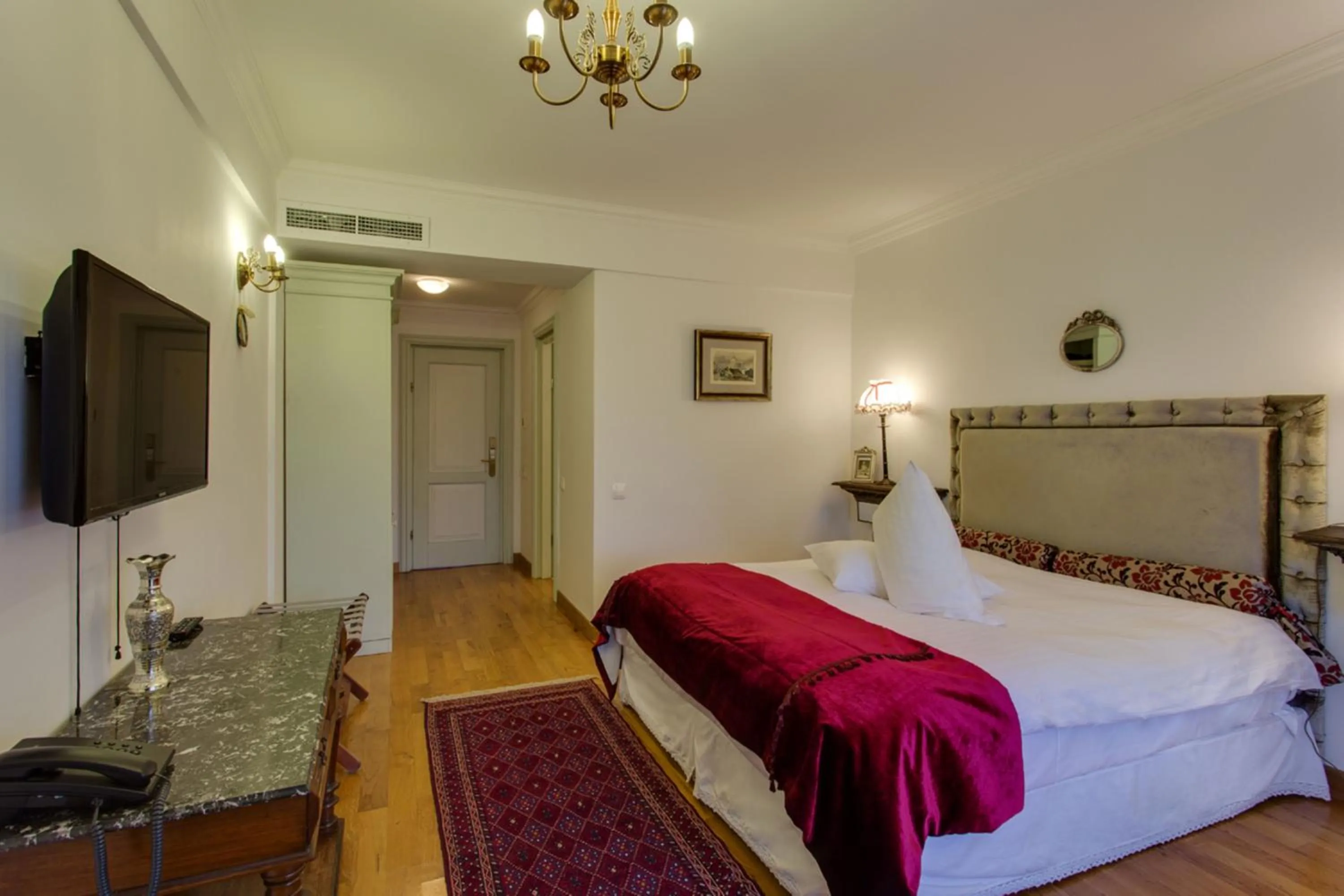 Bedroom, Bed in Casa Din Bran - Inn Center