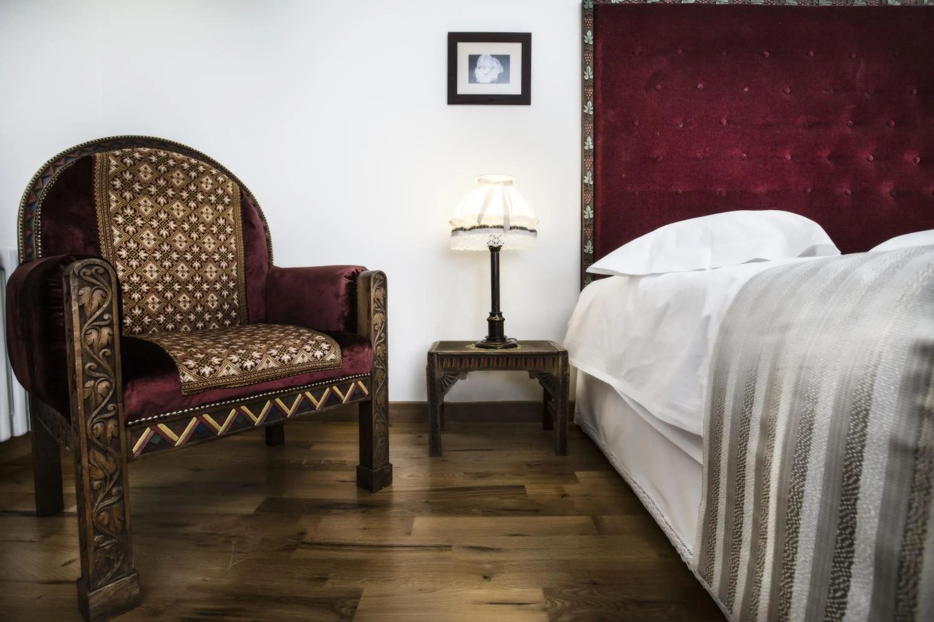 Seating area, Bed in Casa Din Bran - Inn Center