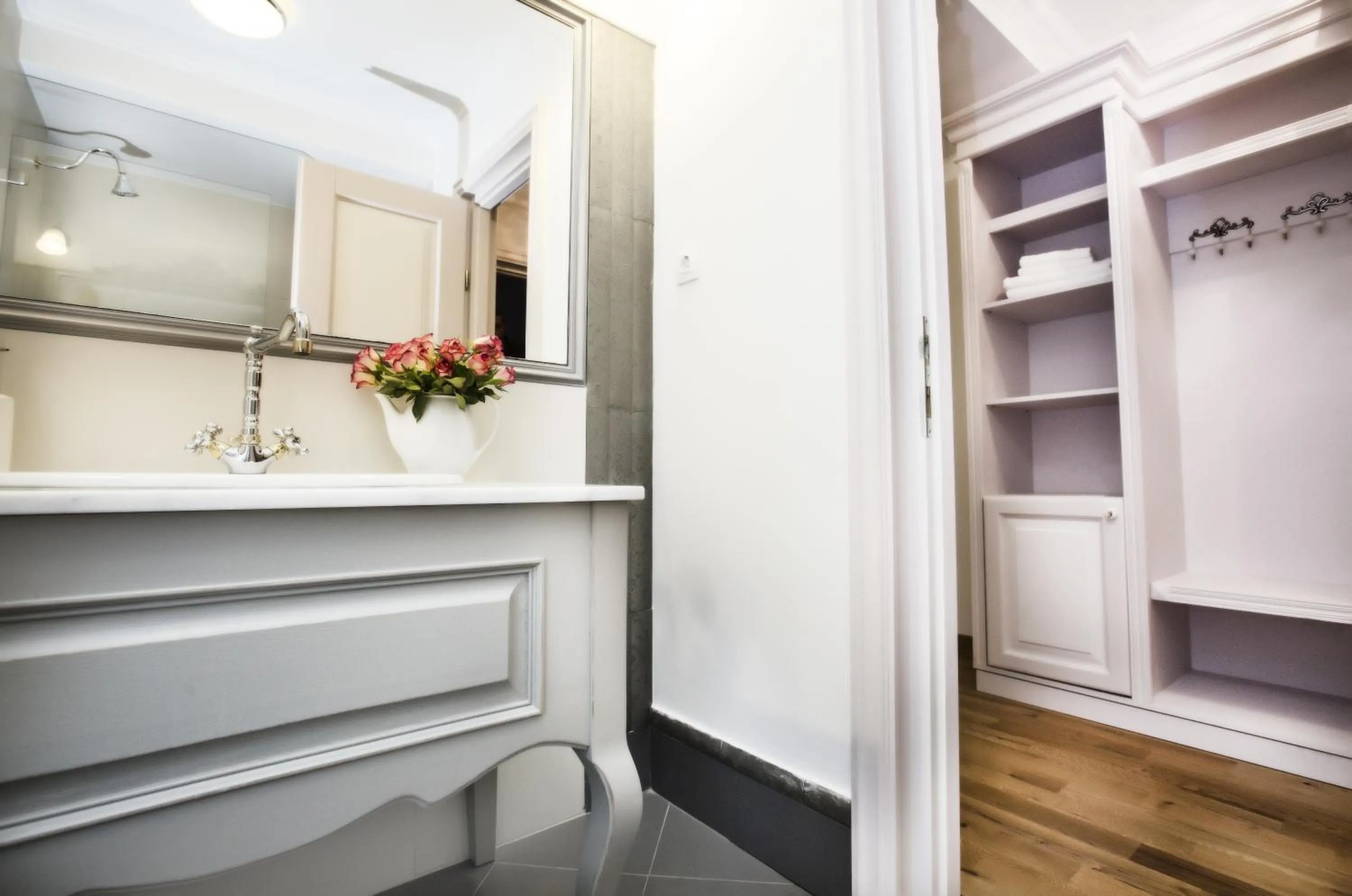 Decorative detail in Casa Din Bran - Inn Center