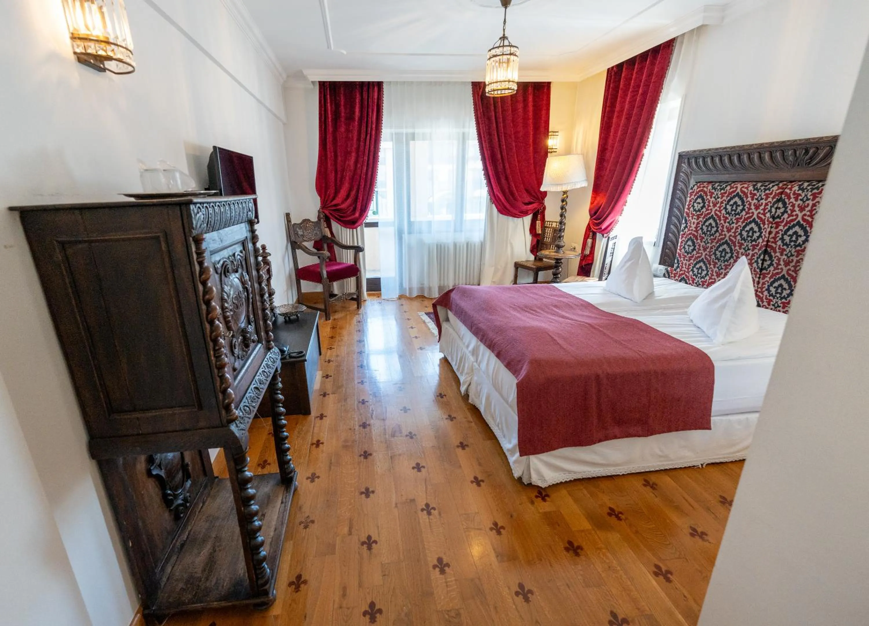 Bedroom, Bed in Casa Din Bran - Inn Center