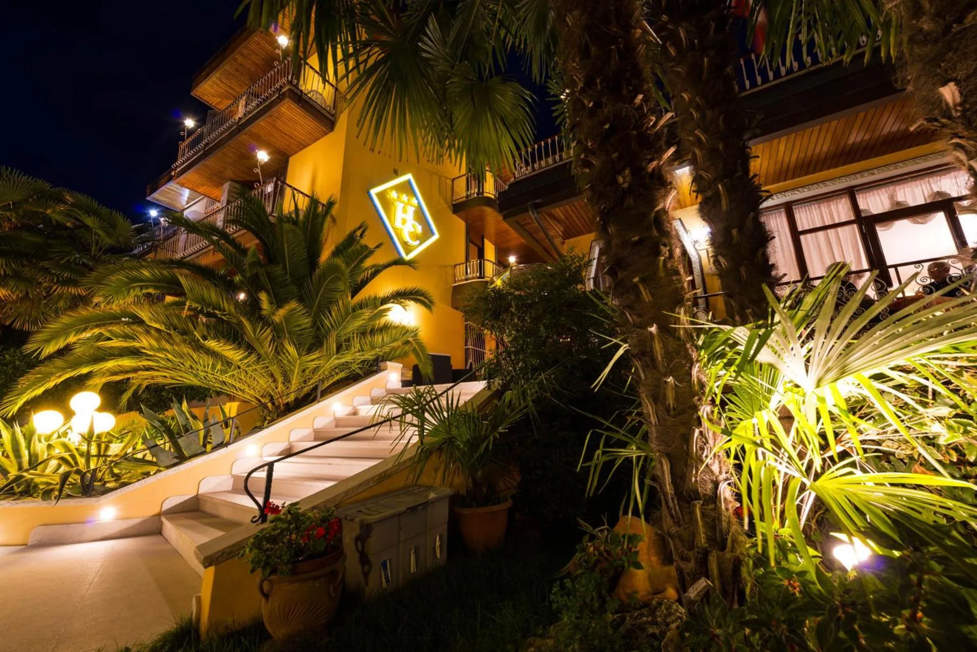 Facade/entrance in Hotel Cristallo