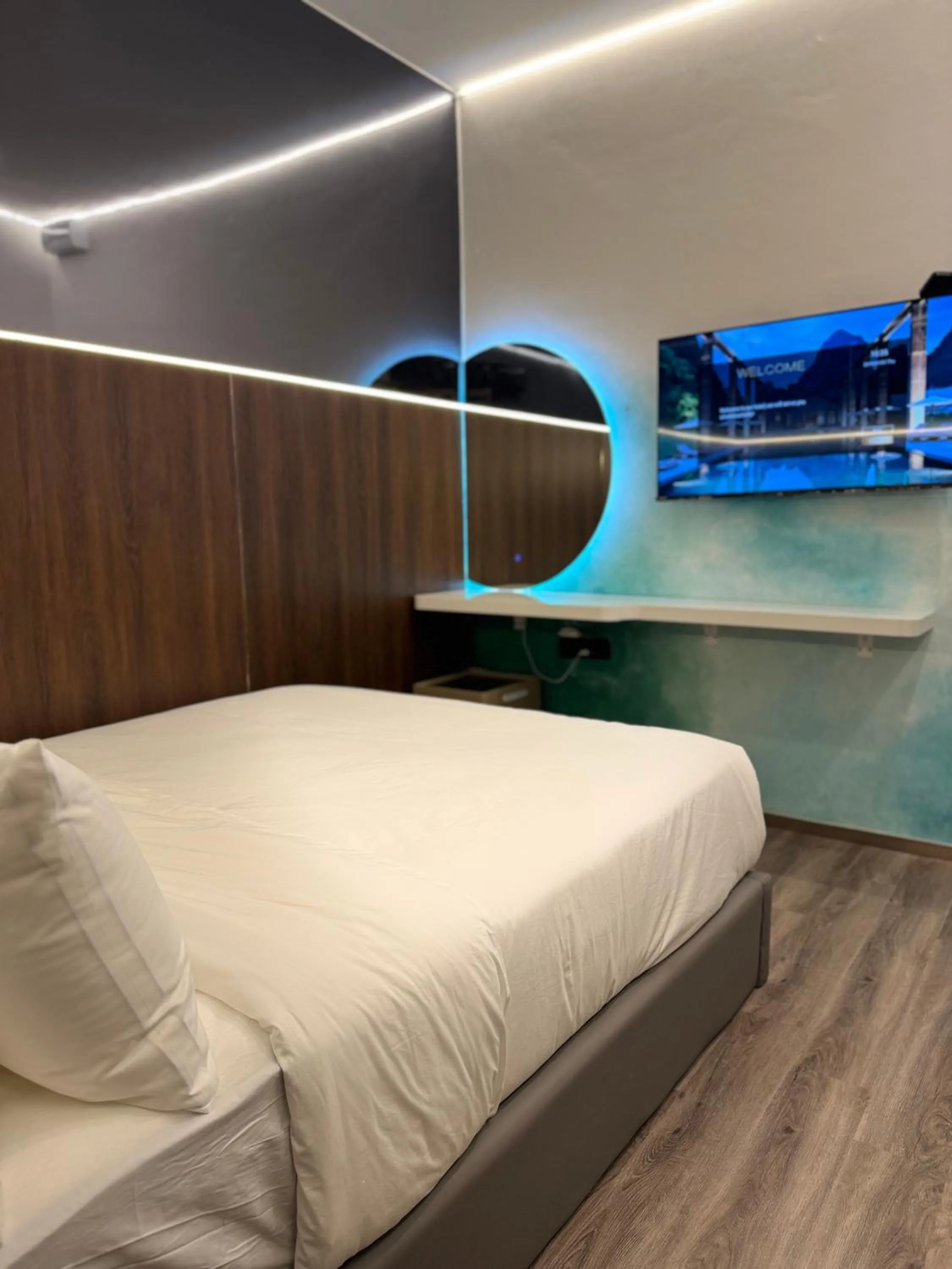 Bed in THE SWAN hotel