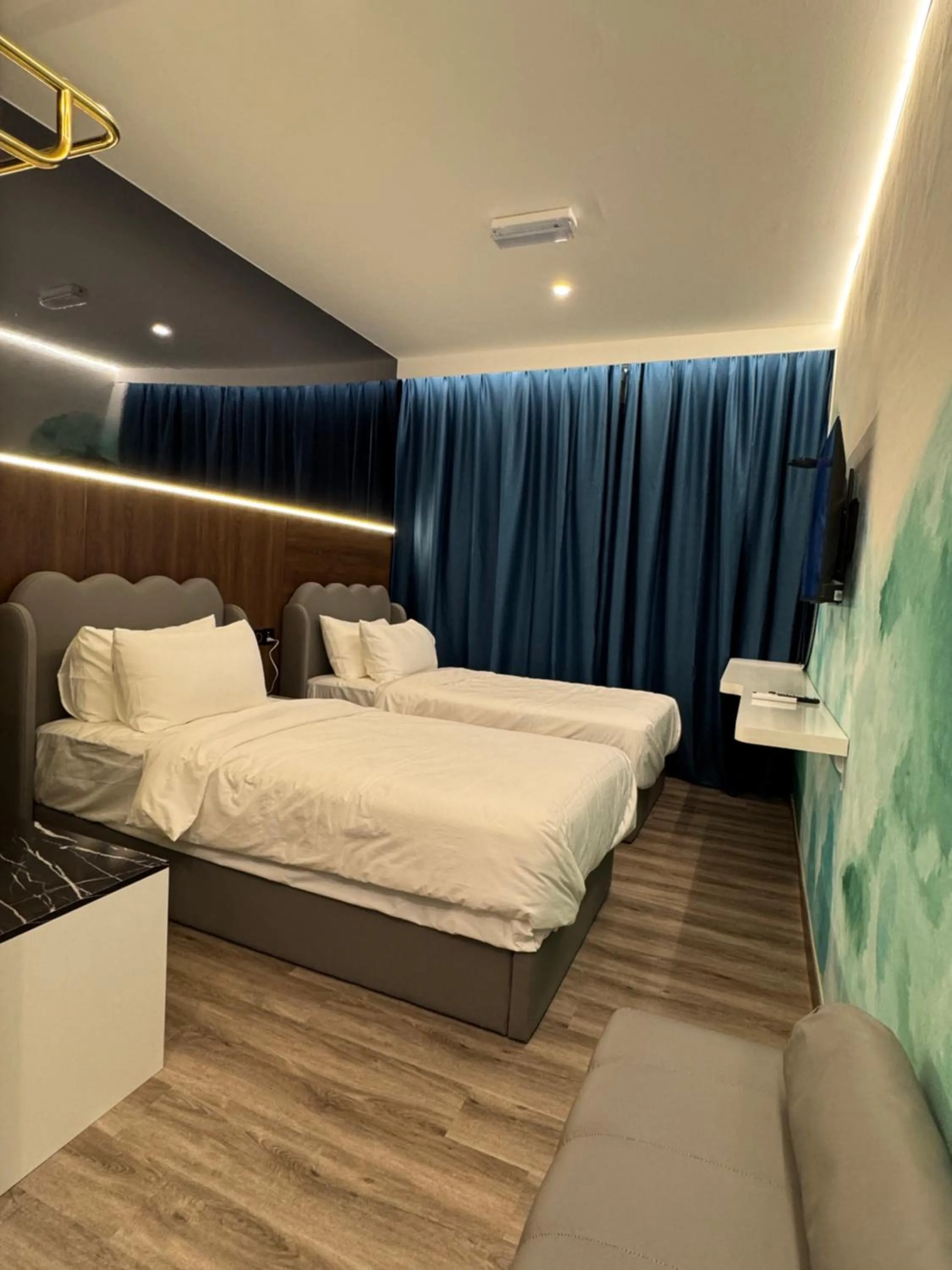 Bed in THE SWAN hotel