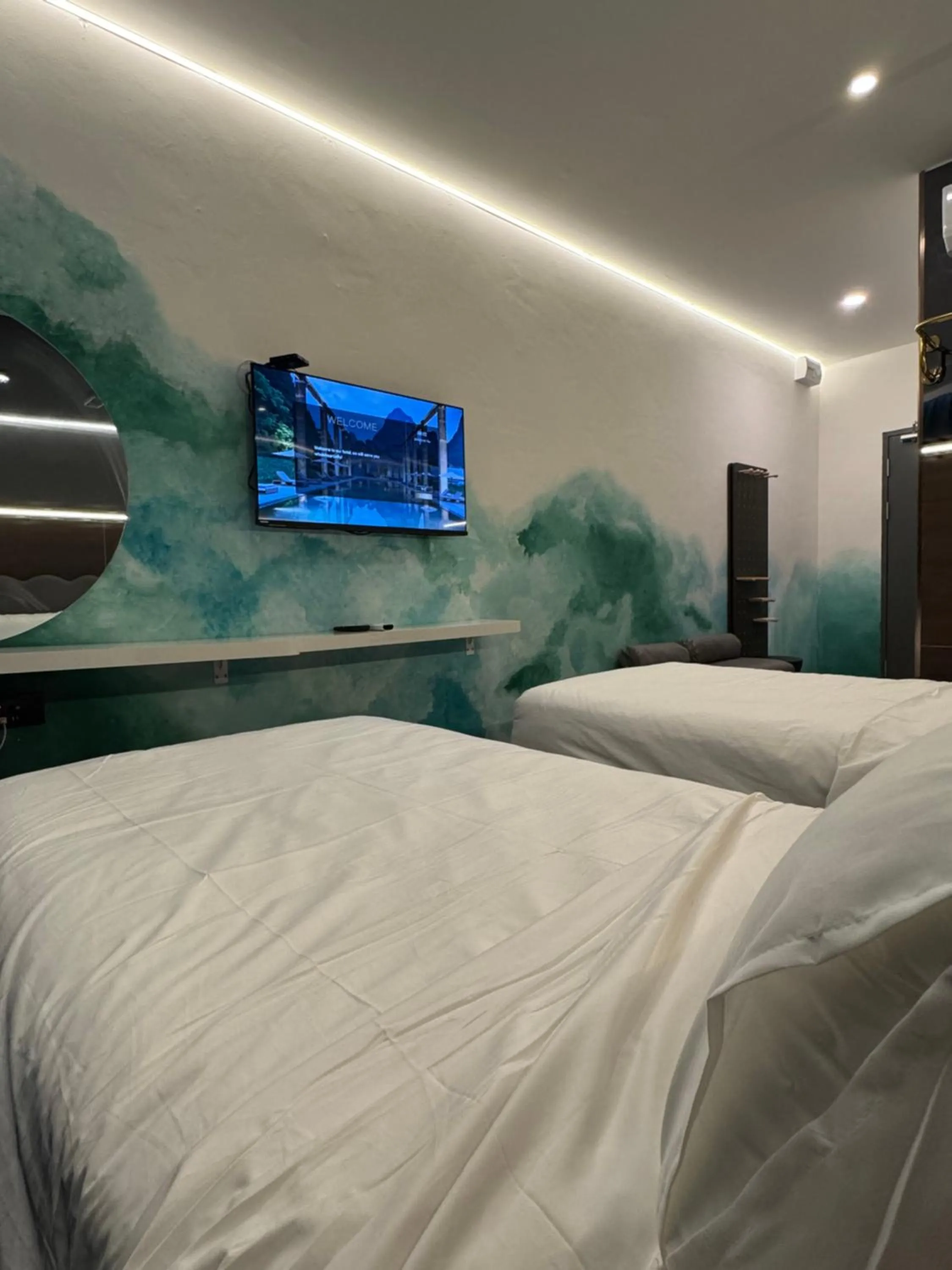 Bed in THE SWAN hotel