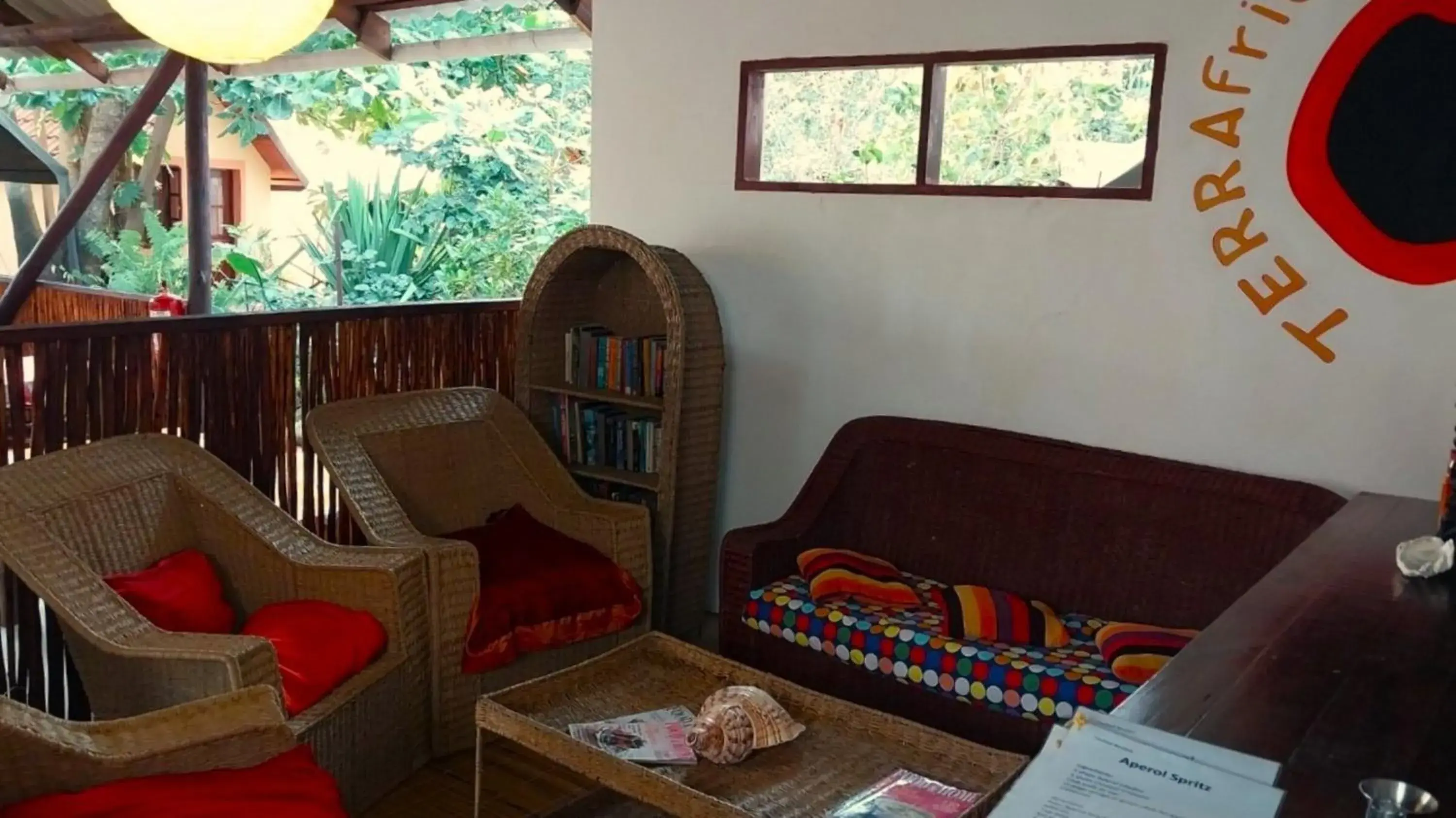 Lounge or bar in DEVOCEAN Lodge Lounge or bar in DEVOCEAN Lodge