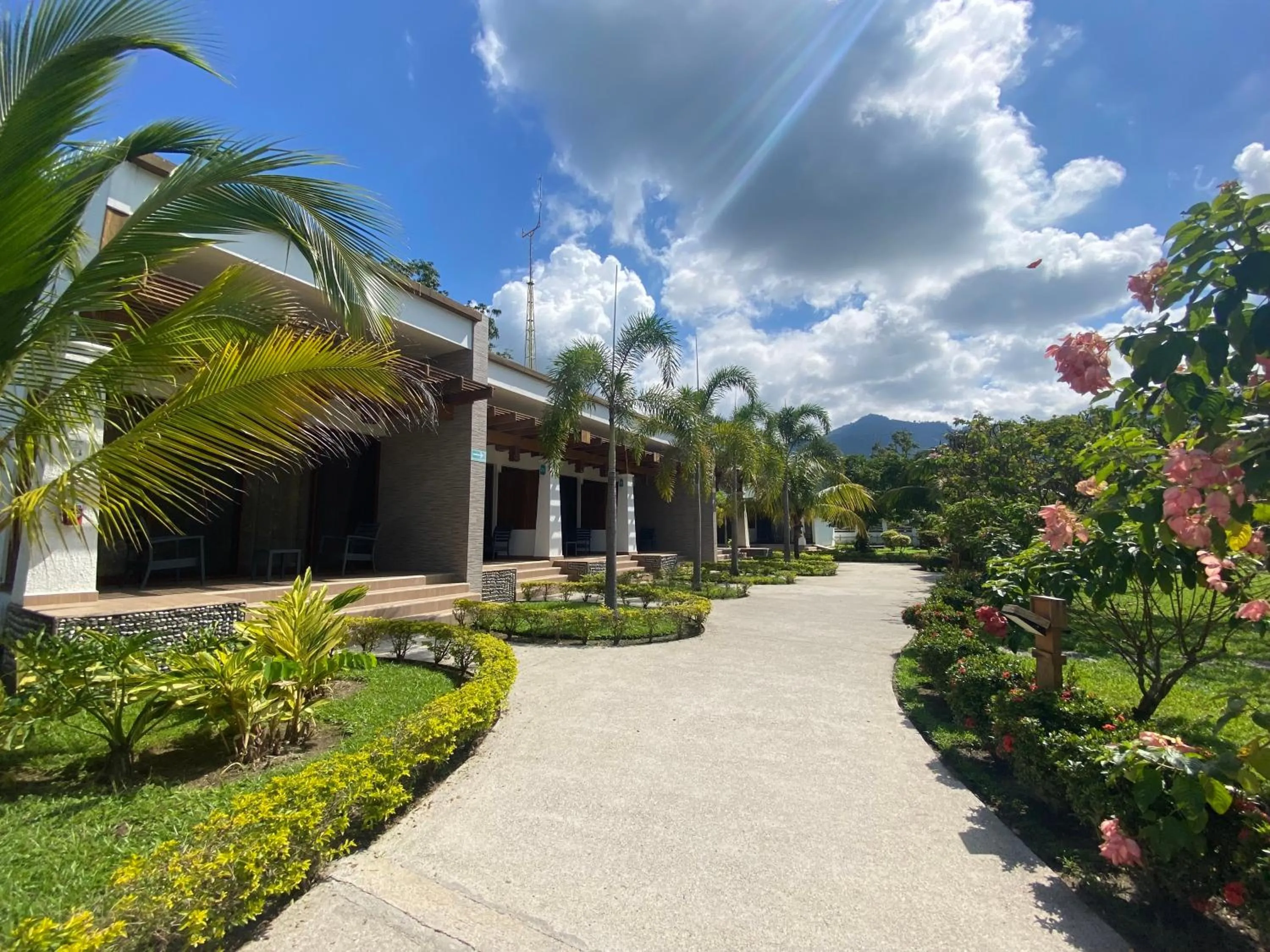 Paraiso Rainforest and Beach Hotel