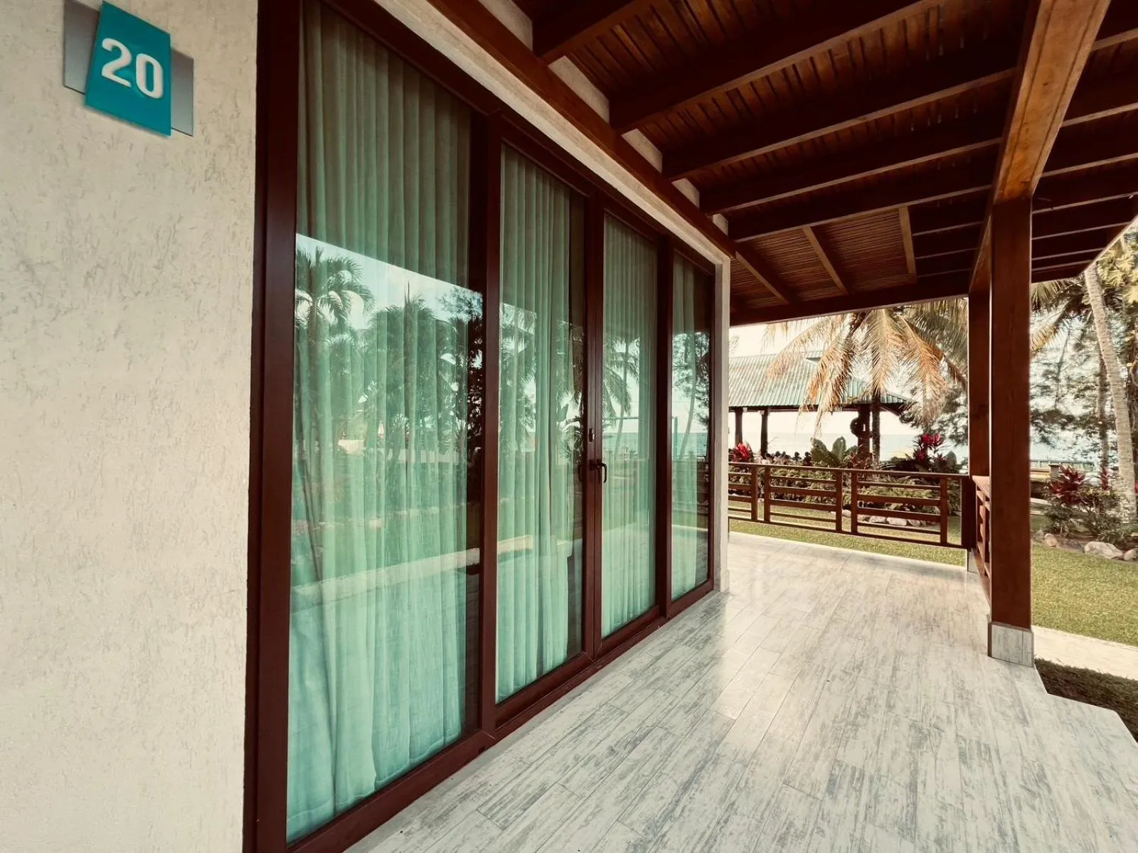 Paraiso Rainforest and Beach Hotel