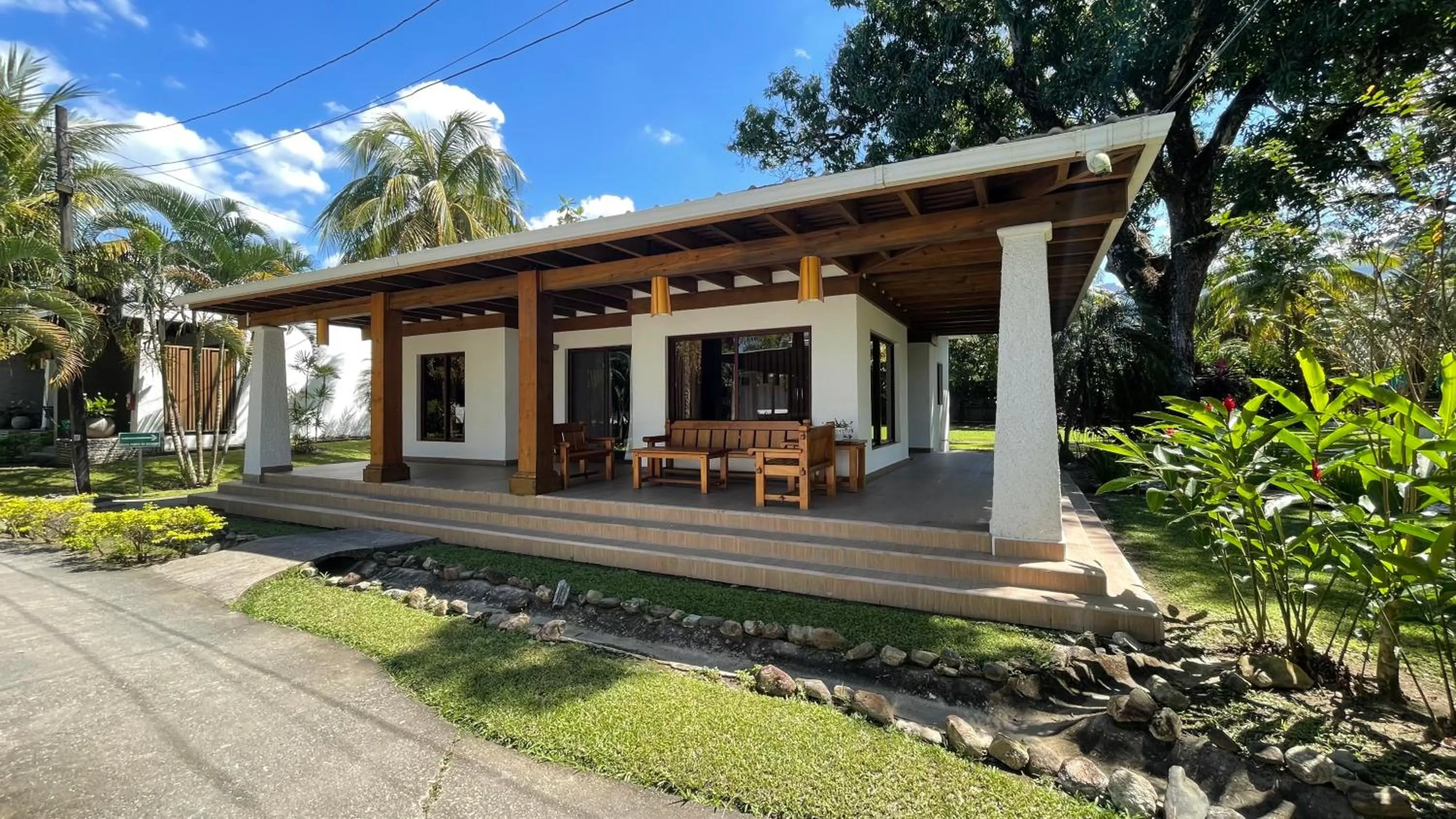 Paraiso Rainforest and Beach Hotel