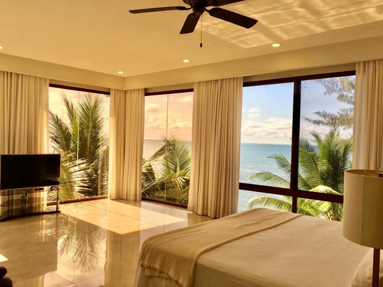 Bed in Paraiso Rainforest and Beach Hotel