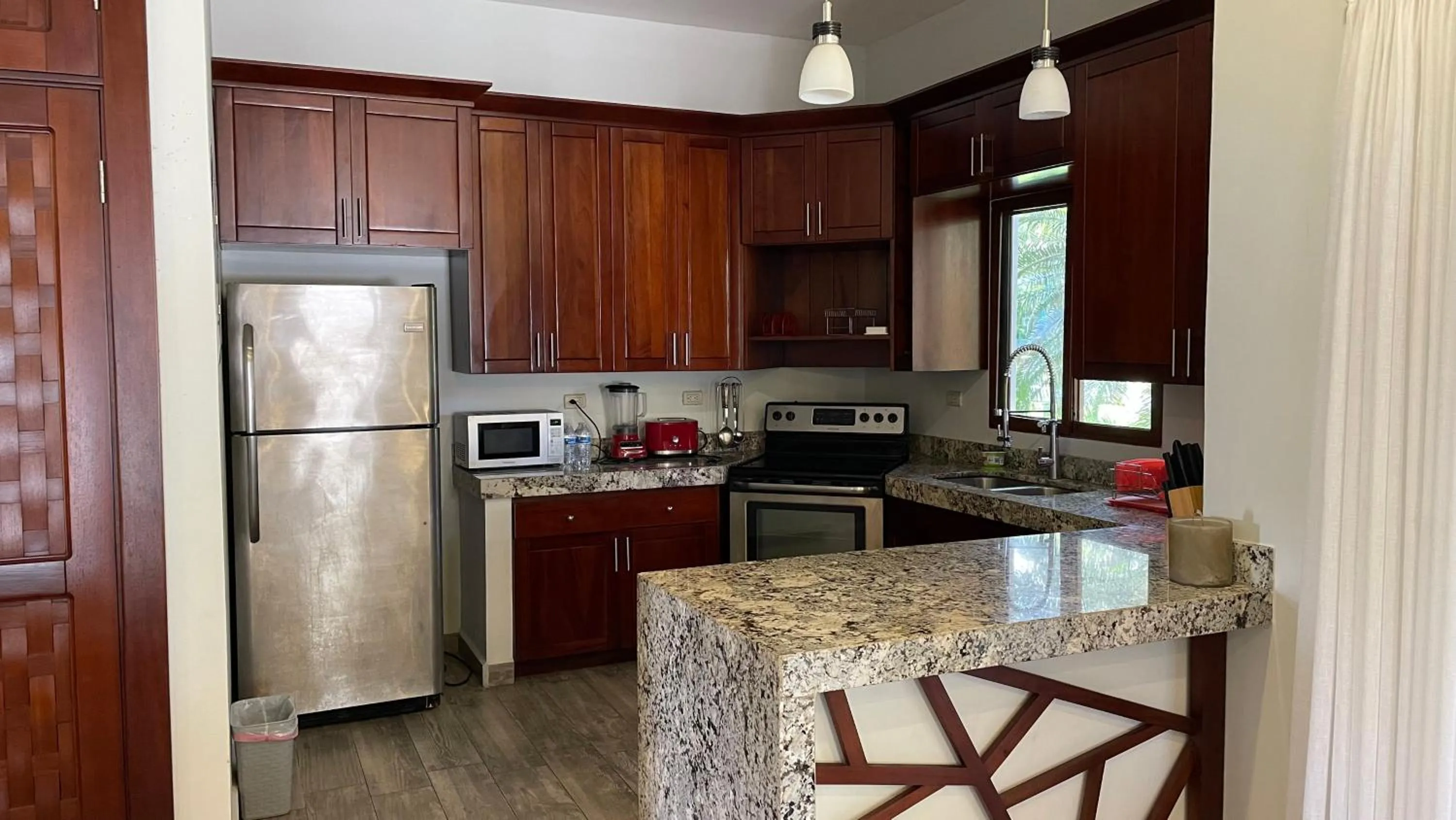 Paraiso Rainforest and Beach Hotel