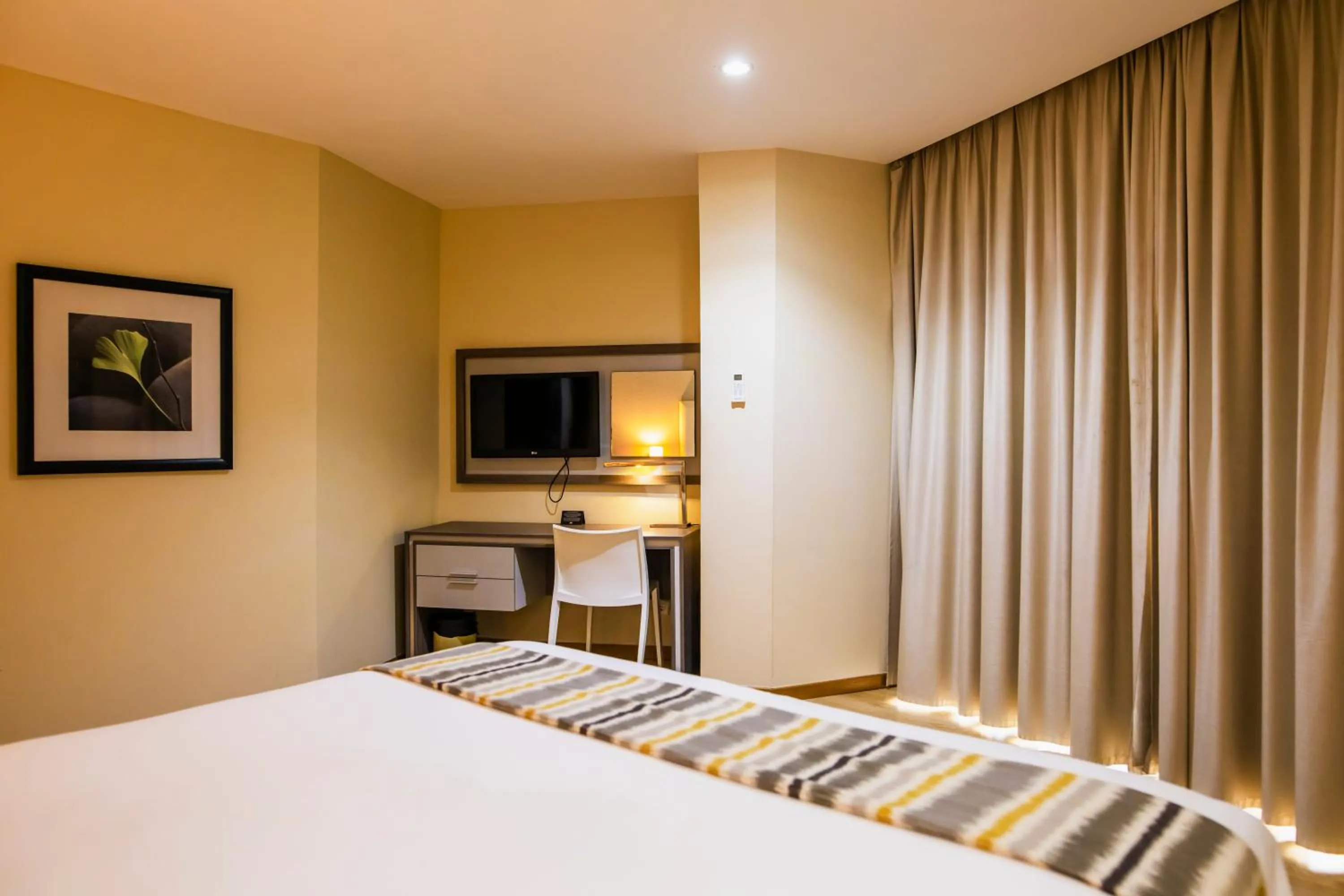 Bedroom, Bed in WL Hotel Maputo - City Center