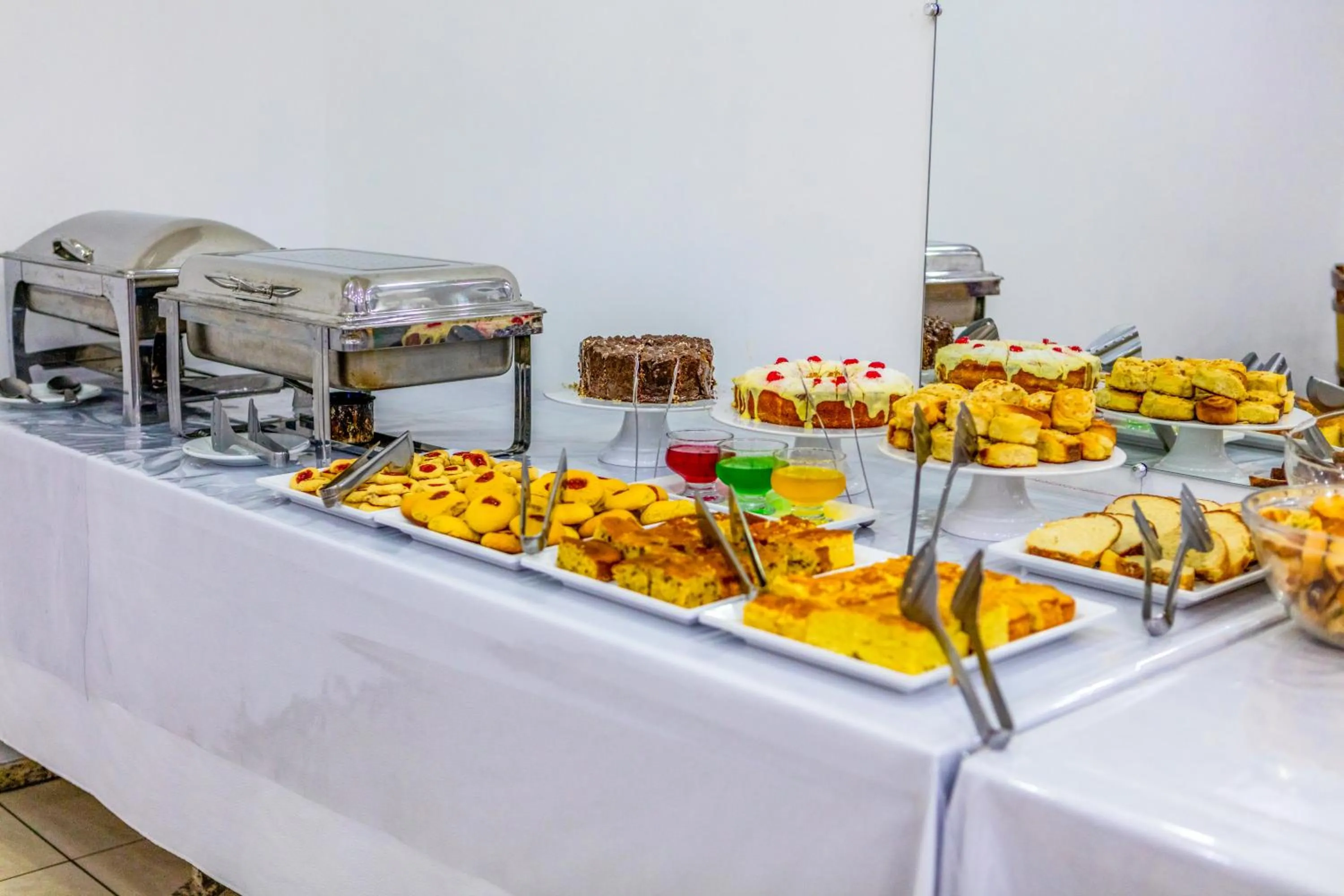 Buffet breakfast in Hotel Itapema