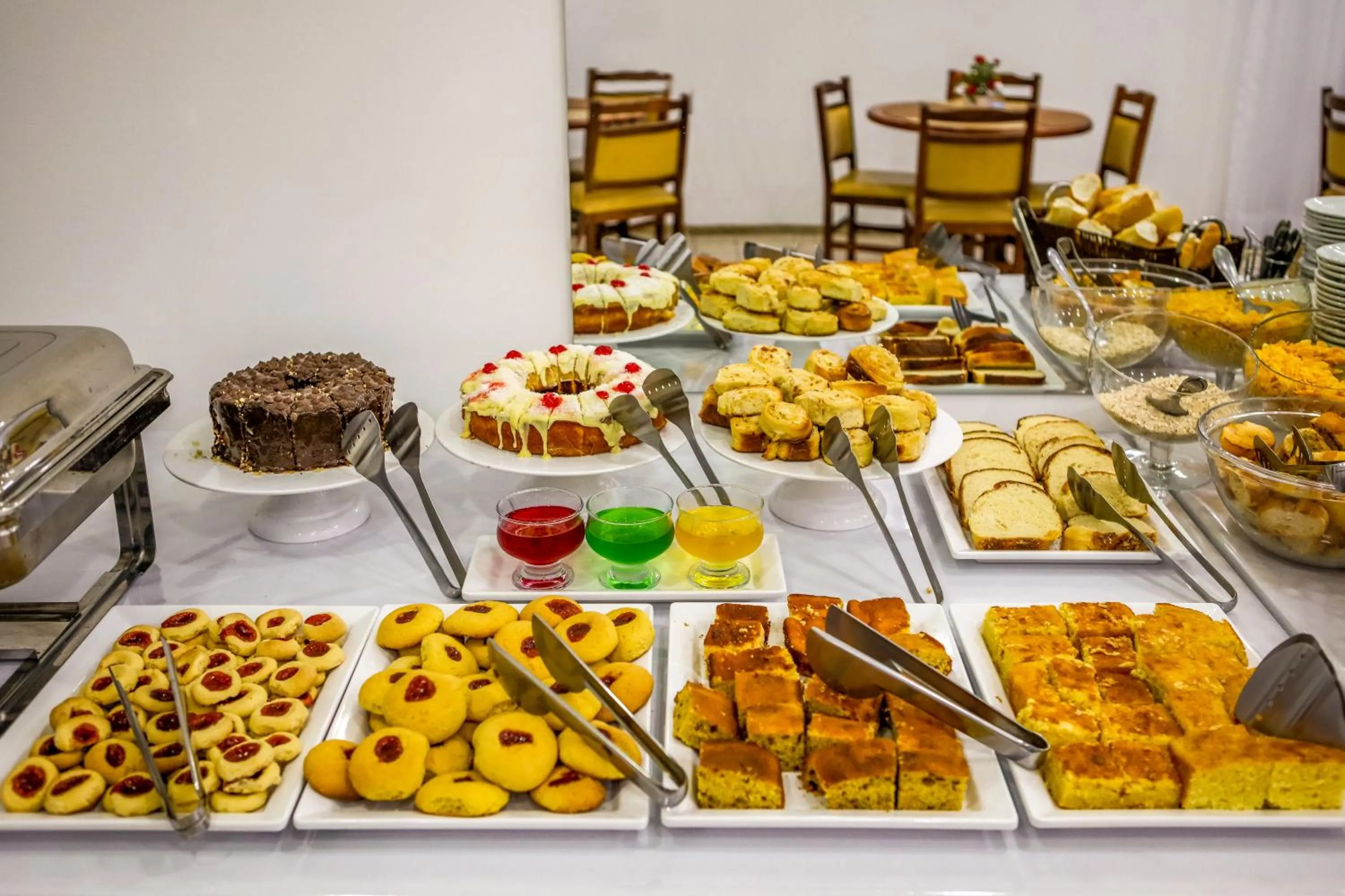 Buffet breakfast in Hotel Itapema