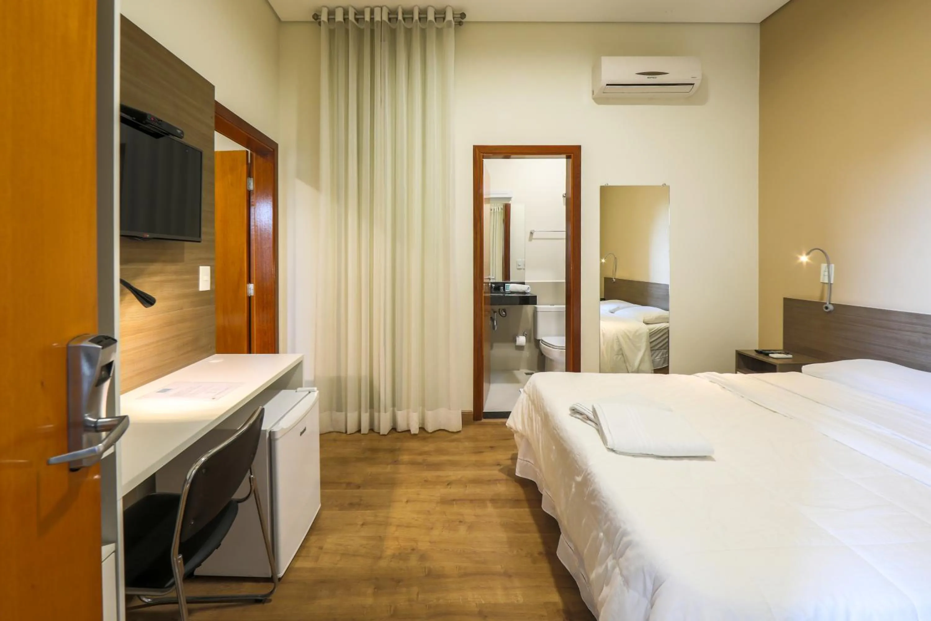 Photo of the whole room, Bed in Hotel Itapema