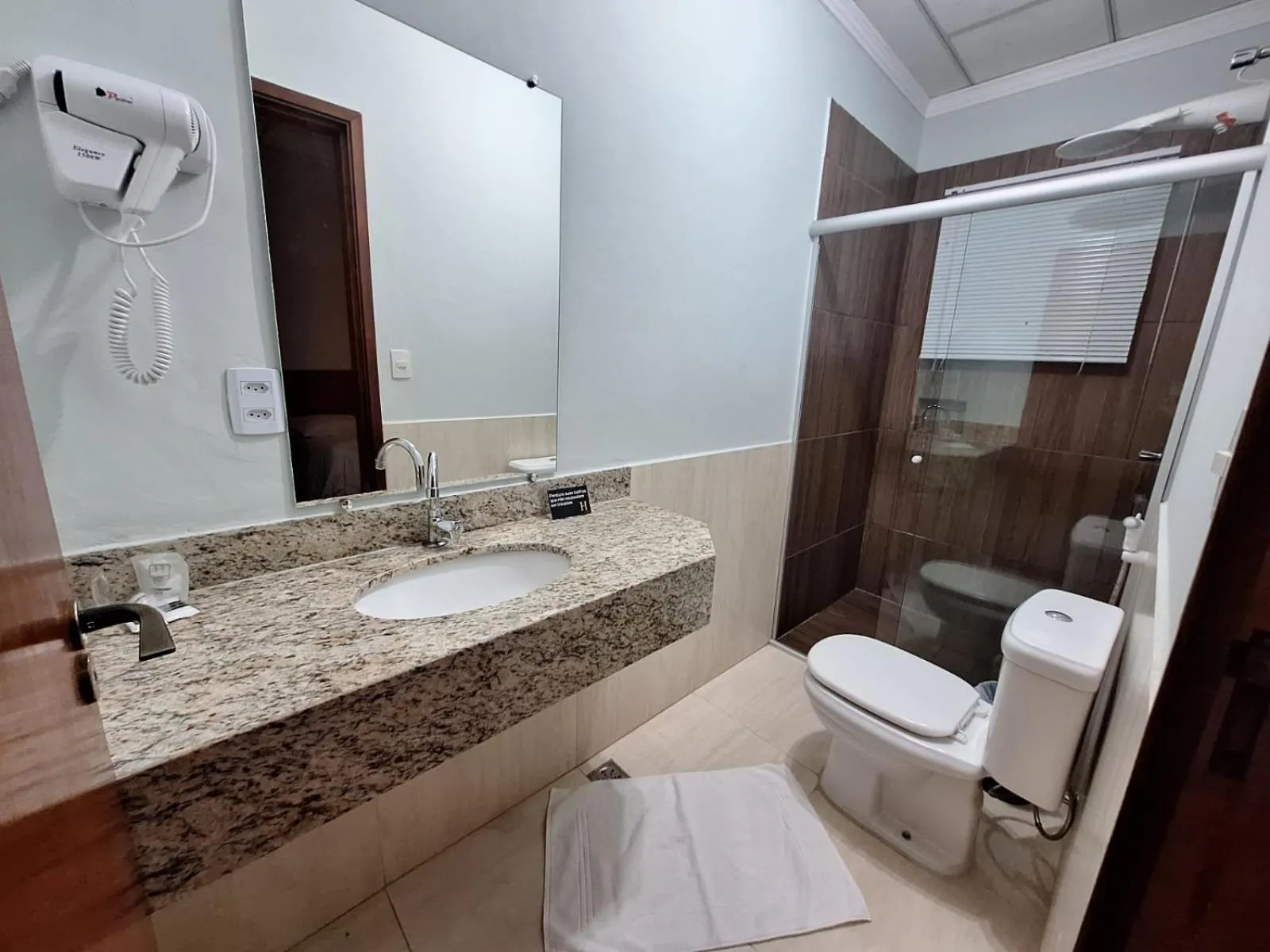 Toilet in Hotel Itapema