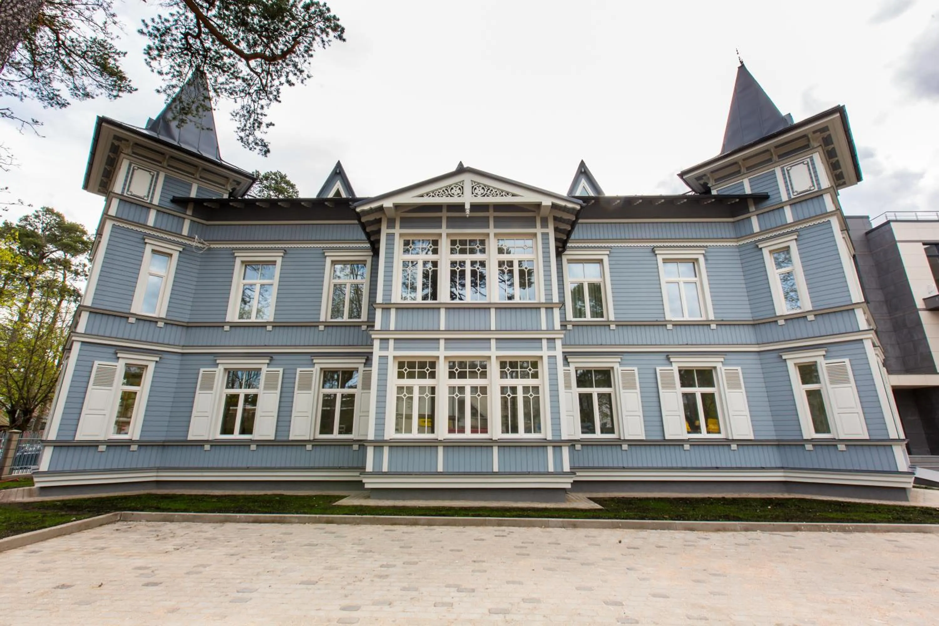 Facade/entrance in Katrin Apartments