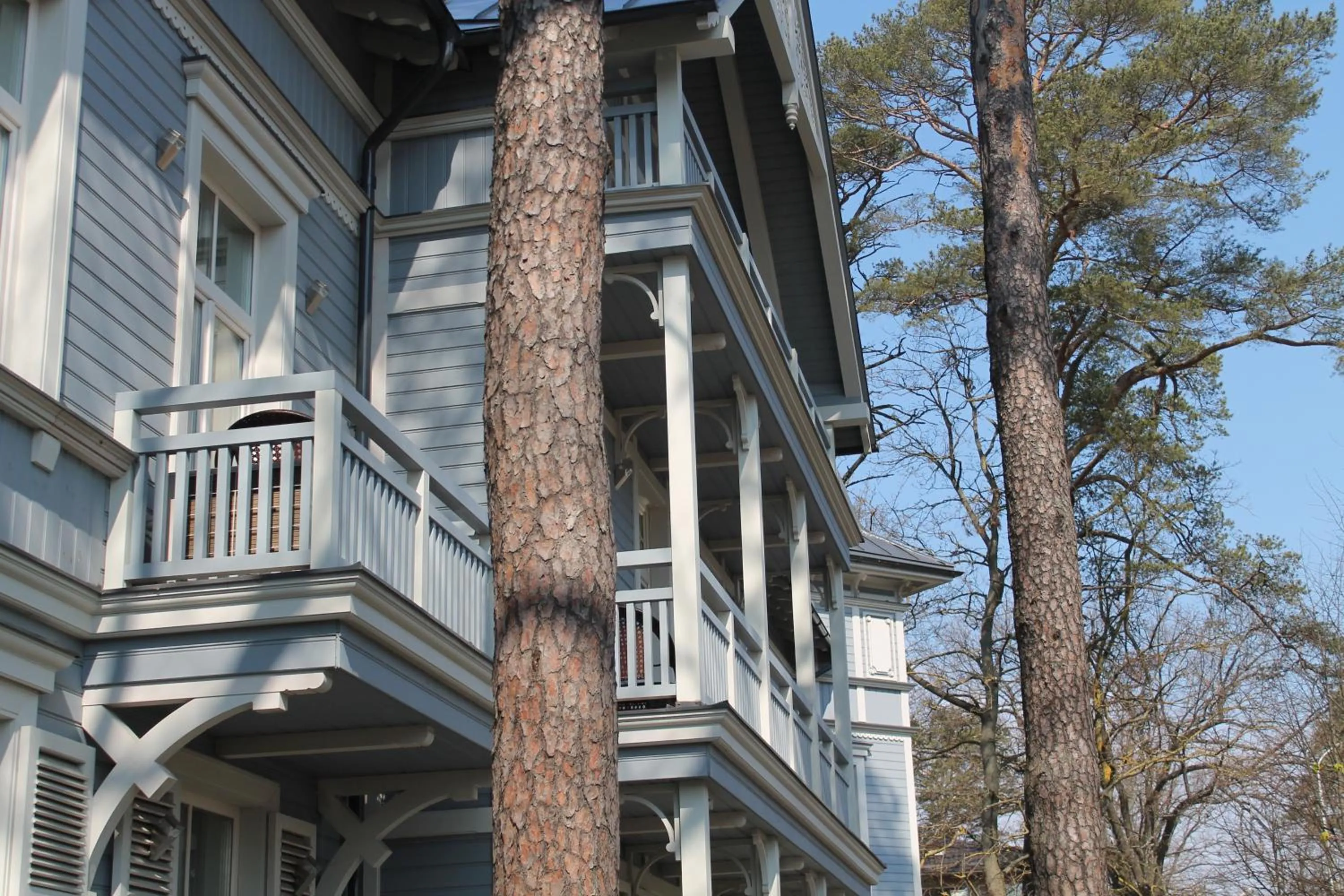 Day in Katrin Apartments